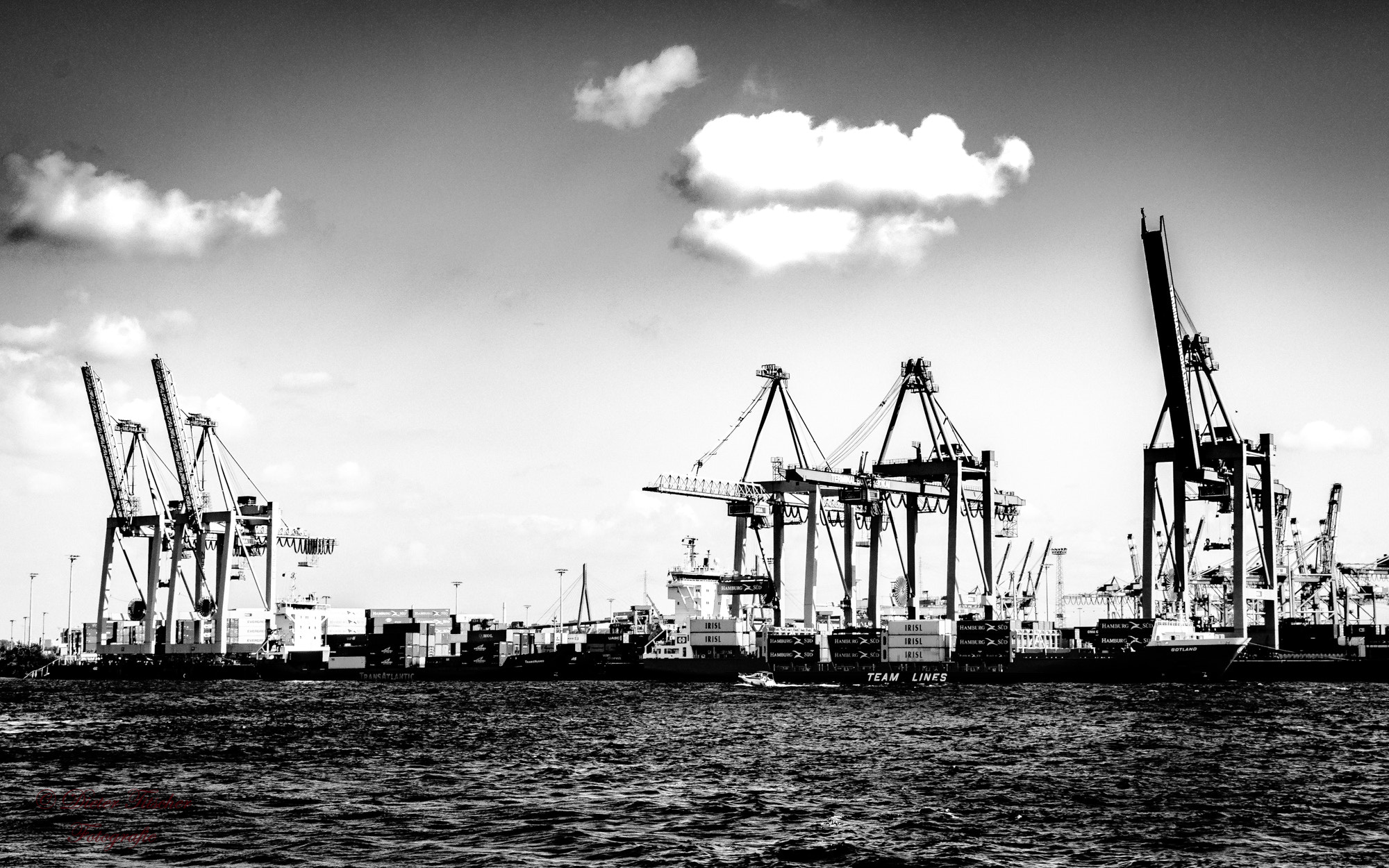 Sony Alpha DSLR-A850 sample photo. Hamburger hafen photography