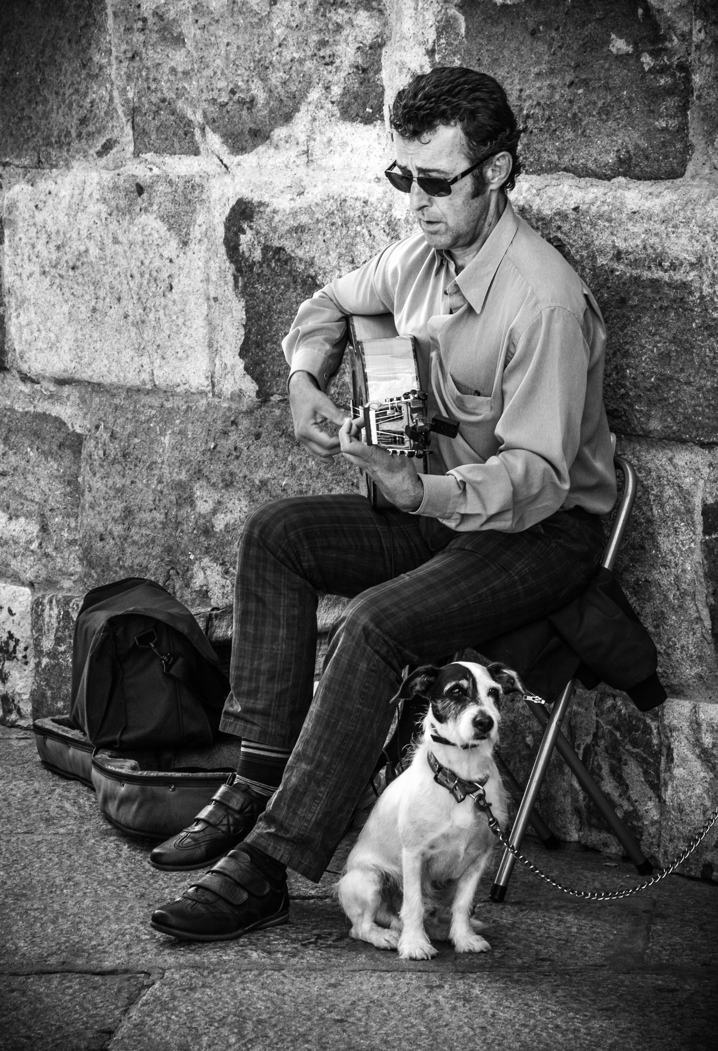 Sigma 17-70mm F2.8-4 DC Macro OS HSM sample photo. Street guitarist photography
