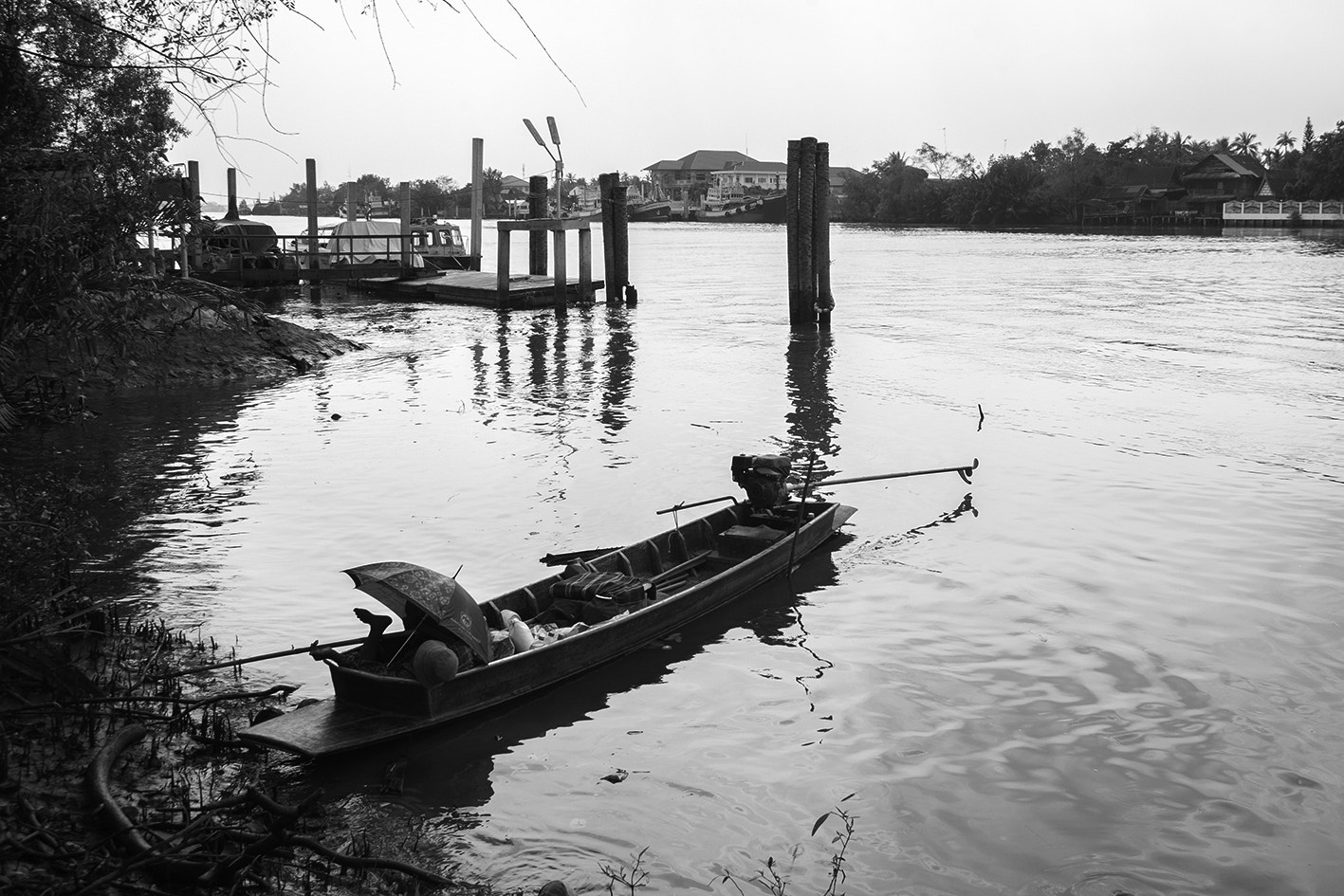 Canon EF 20-35mm F3.5-4.5 USM sample photo. By the maeklong river photography