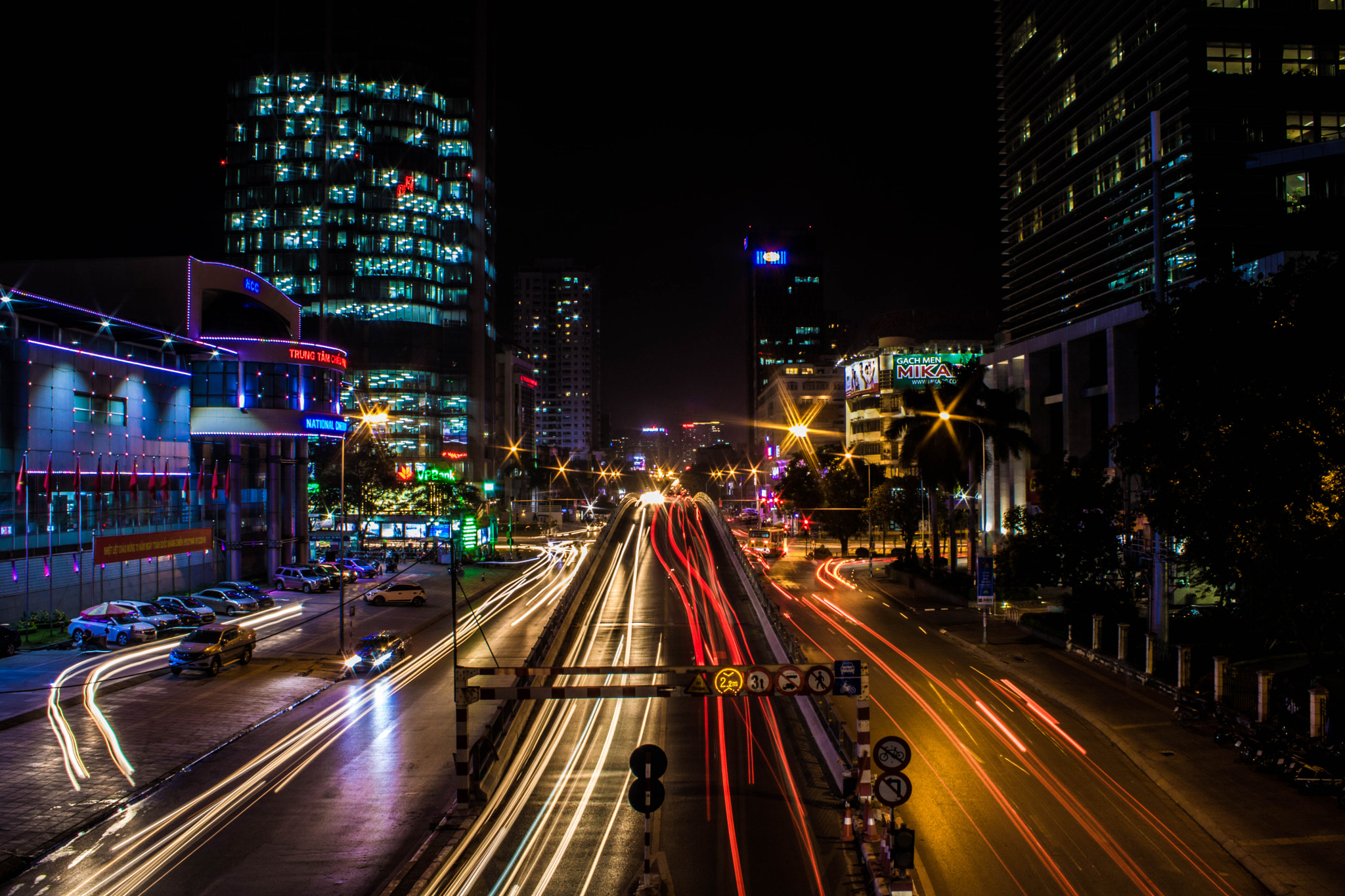 Canon EOS 760D (EOS Rebel T6s / EOS 8000D) sample photo. Night and light photography