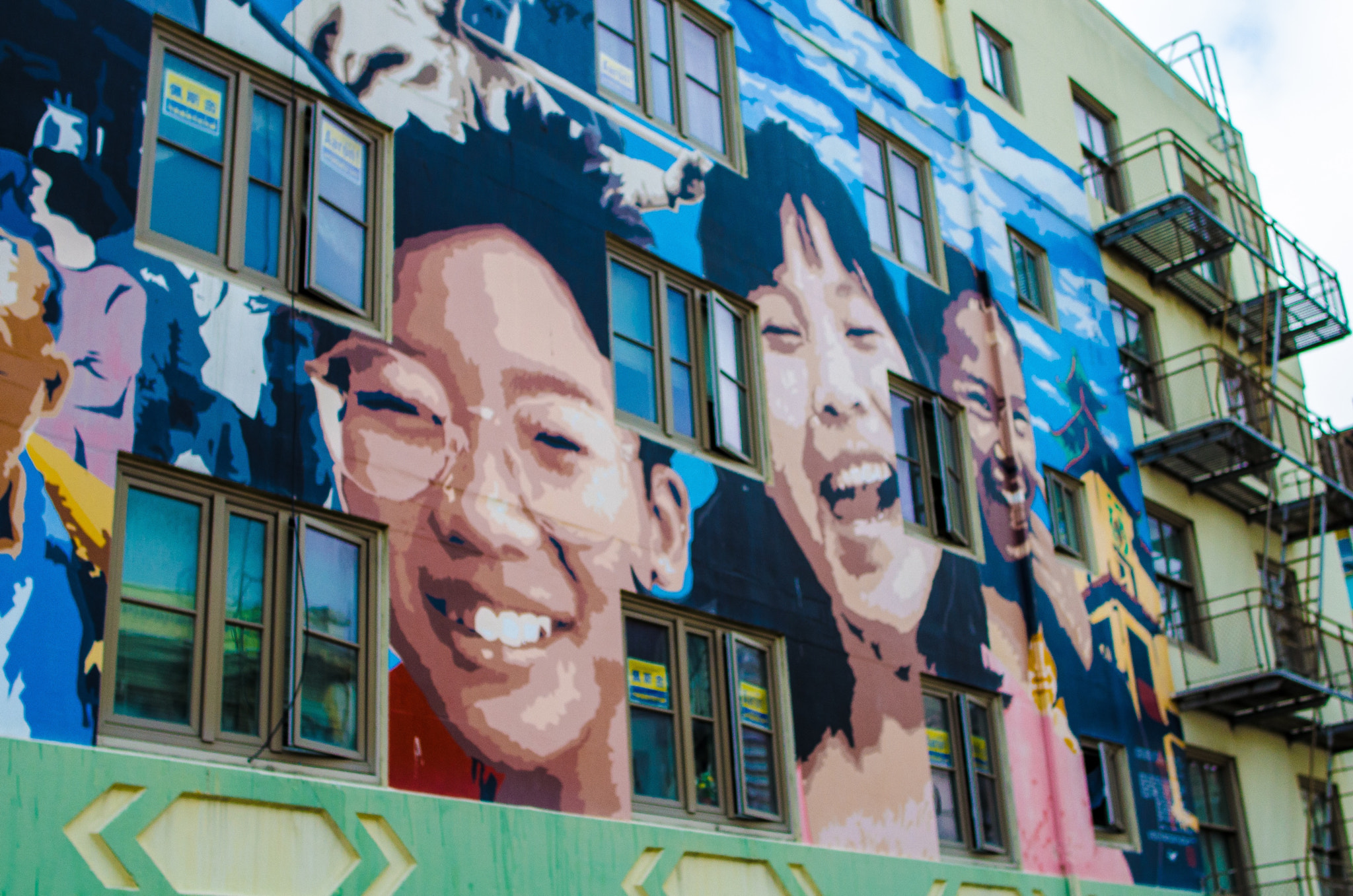 Nikon D5100 + Nikon AF-S Nikkor 28mm F1.8G sample photo. Street photography in chinatown, san francisco photography