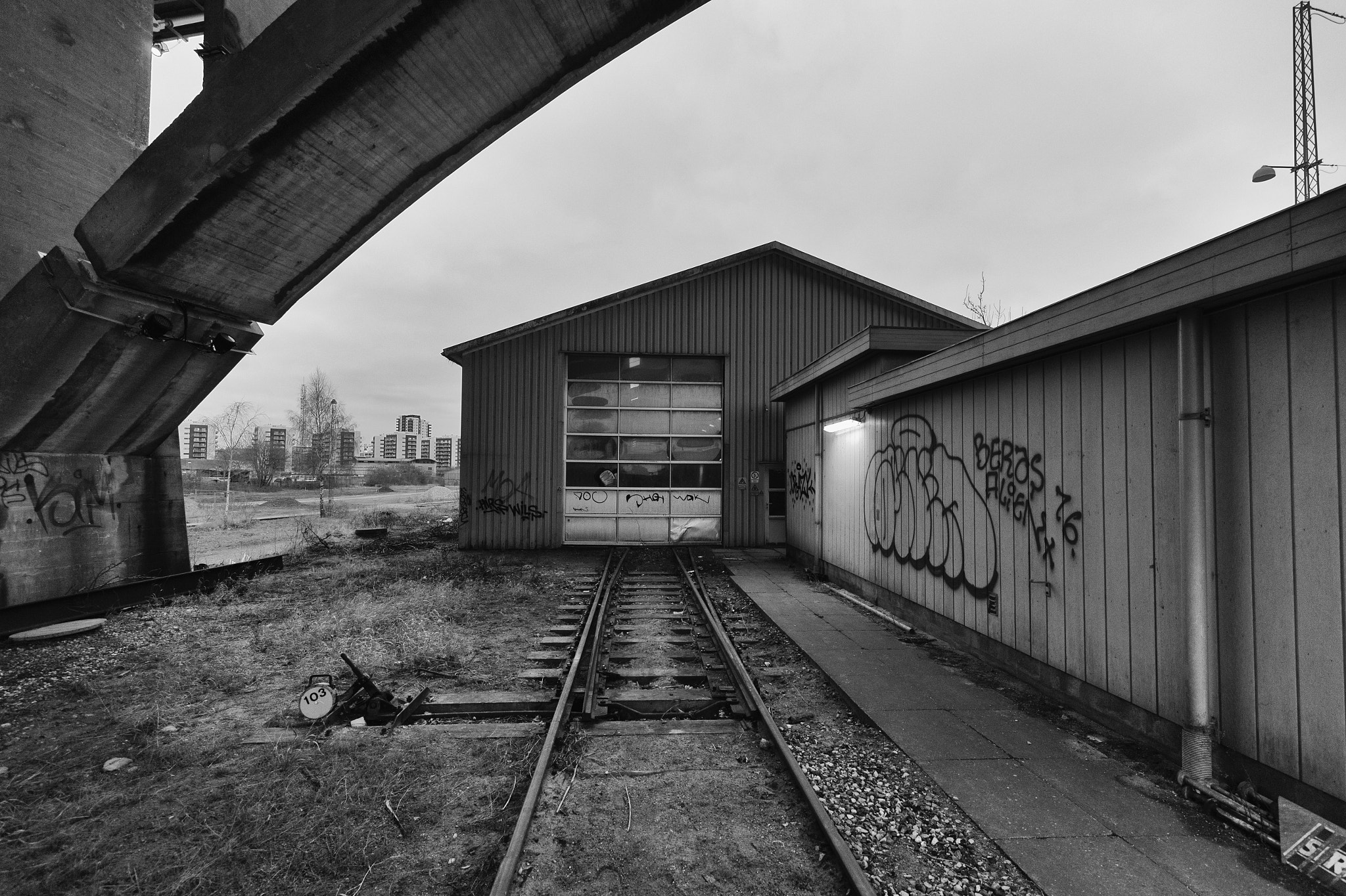Canon EF 16-35mm F4L IS USM sample photo. Under the bridge  photography
