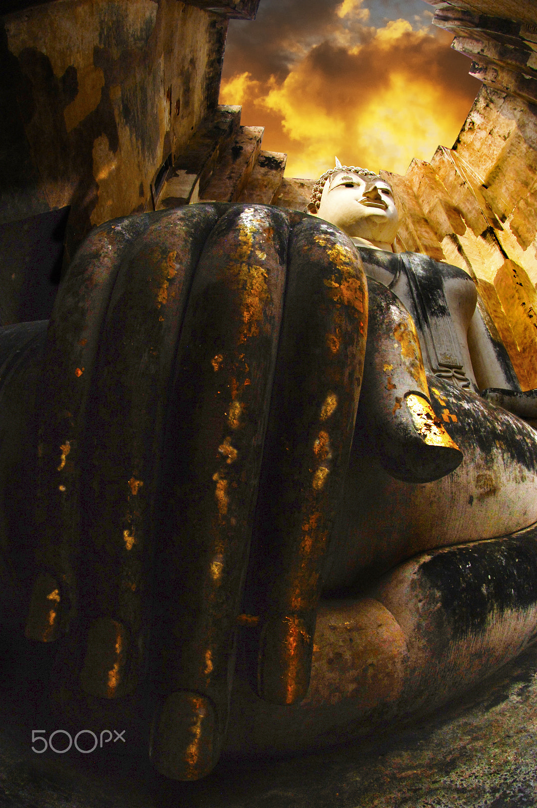 Nikon AF DX Fisheye-Nikkor 10.5mm F2.8G ED sample photo. Buddha phra atchana wat sri chum thailand photography