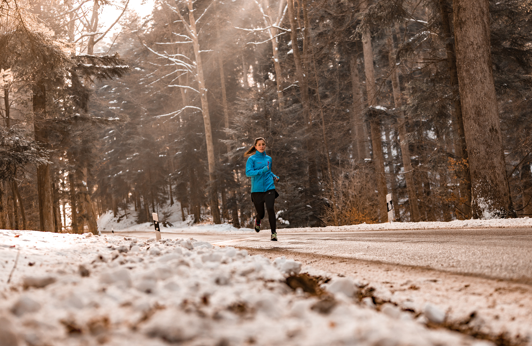 Canon EF 70-200mm F2.8L IS USM sample photo. Run an snow photography