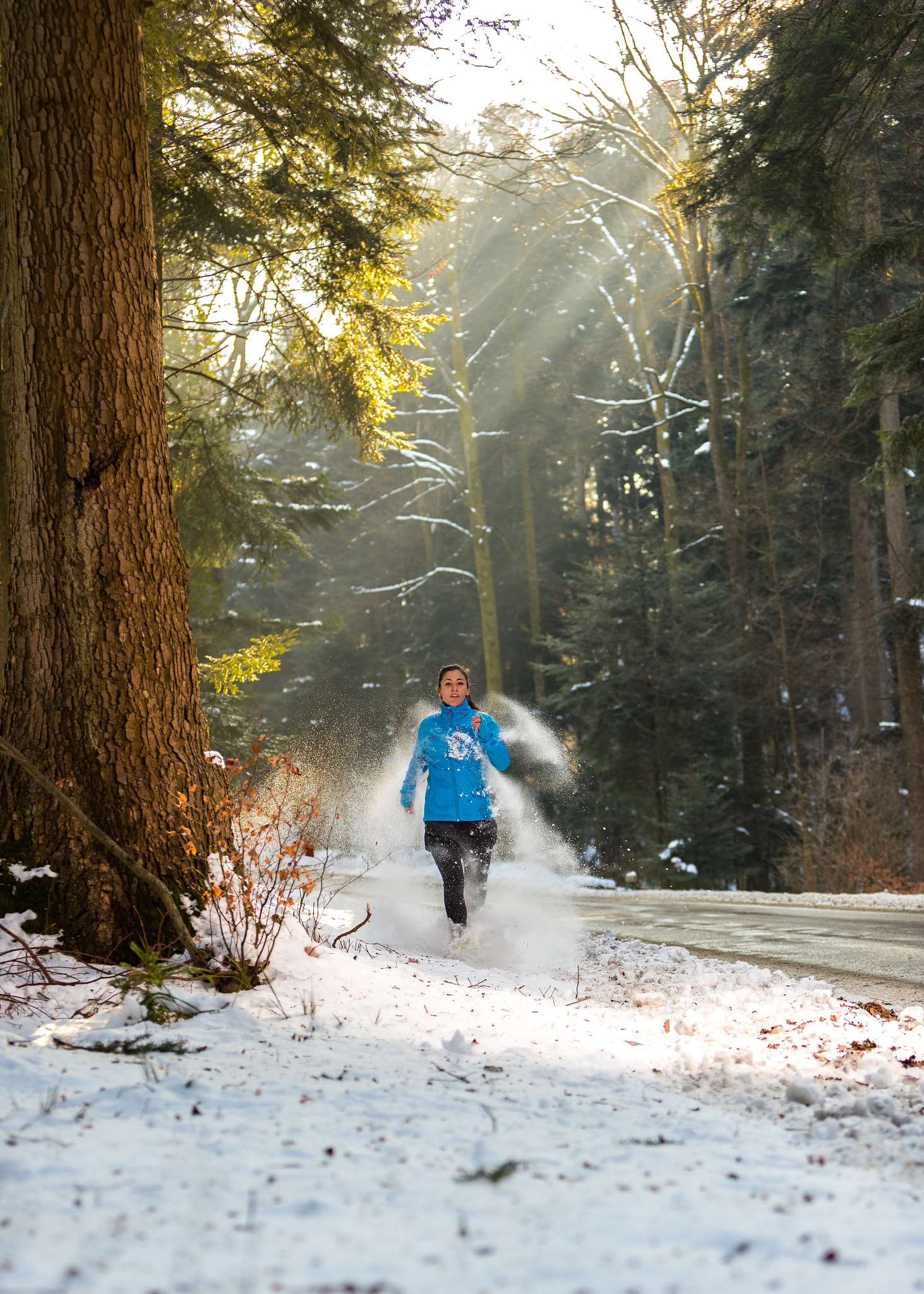 Canon EF 70-200mm F2.8L IS USM sample photo. Run an snow photography