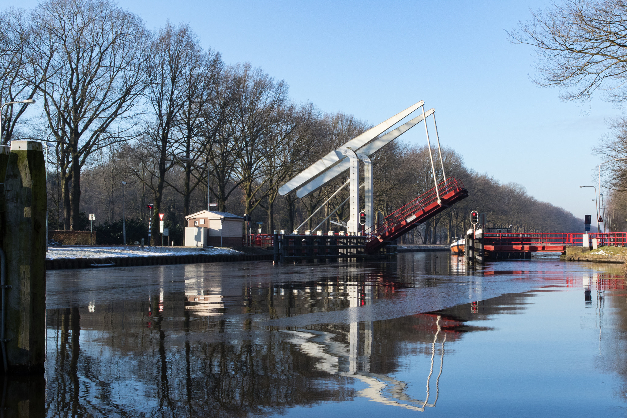 Canon EF 24-70mm F2.8L USM sample photo. Ship passing under the bridge photography