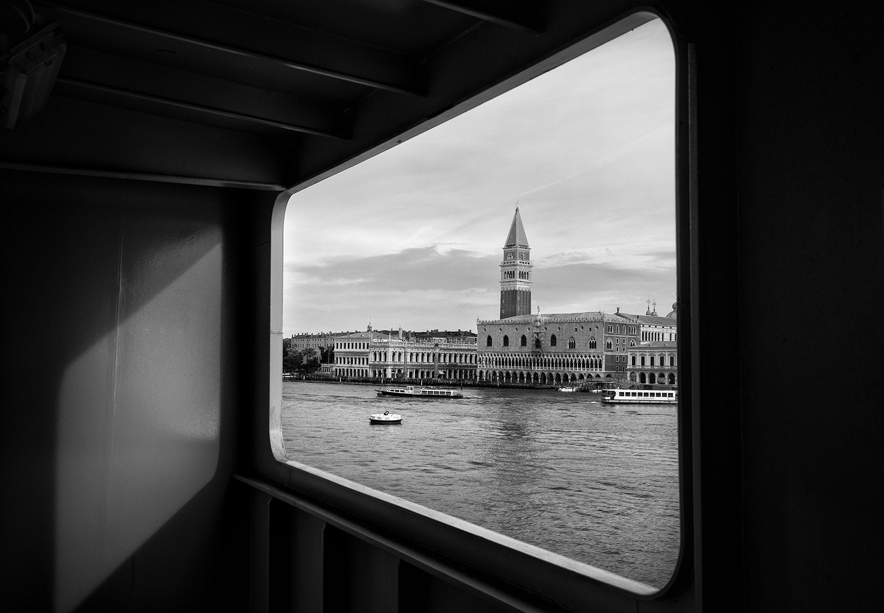 Nikon AF-S Nikkor 200-400mm F4G ED-IF VR sample photo. Venezia photography