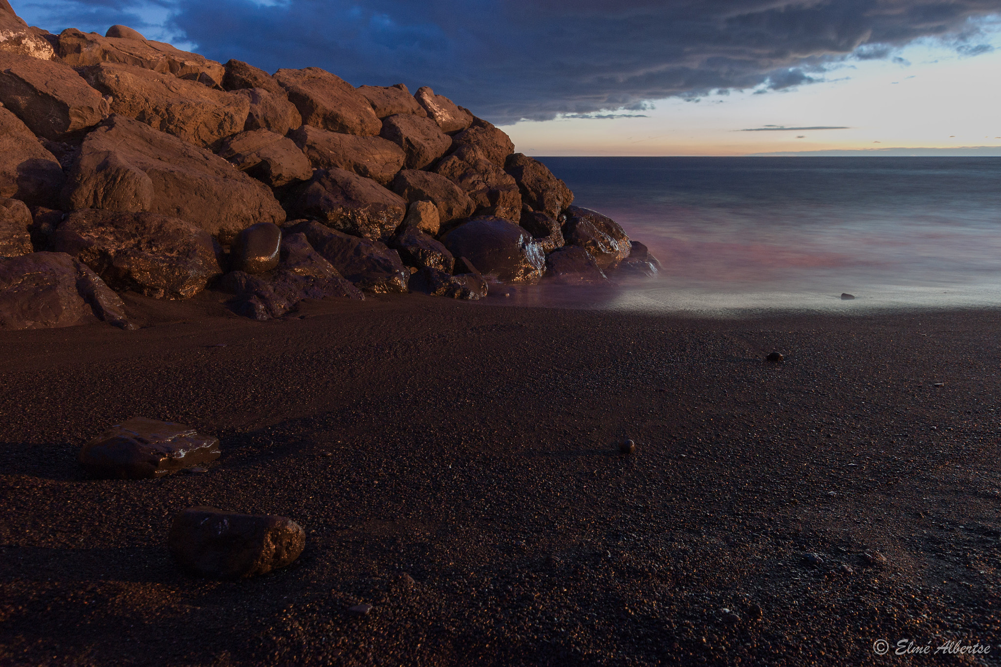 Sony Alpha DSLR-A500 + Sigma 10-20mm F3.5 EX DC HSM sample photo. Beach and rocks photography