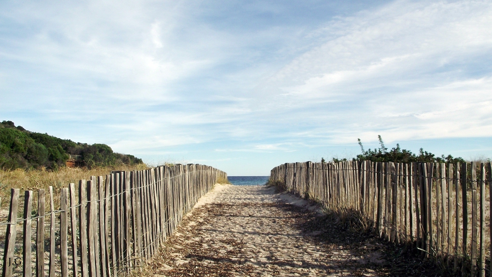 FujiFilm FinePix S1600 (FinePix S1770) sample photo. Un tour sur la plage de lecci, corse. photography