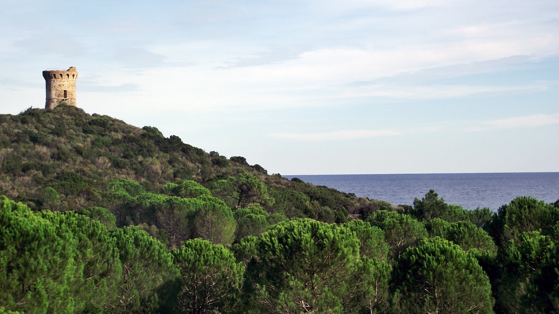 FujiFilm FinePix S1600 (FinePix S1770) sample photo. Passage au phare de lecci, corse. photography