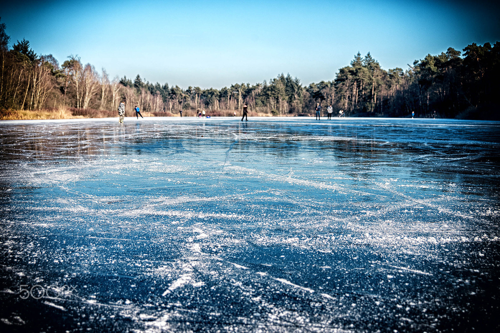 AF Zoom-Nikkor 28-70mm f/3.5-4.5D sample photo. Winter fun photography