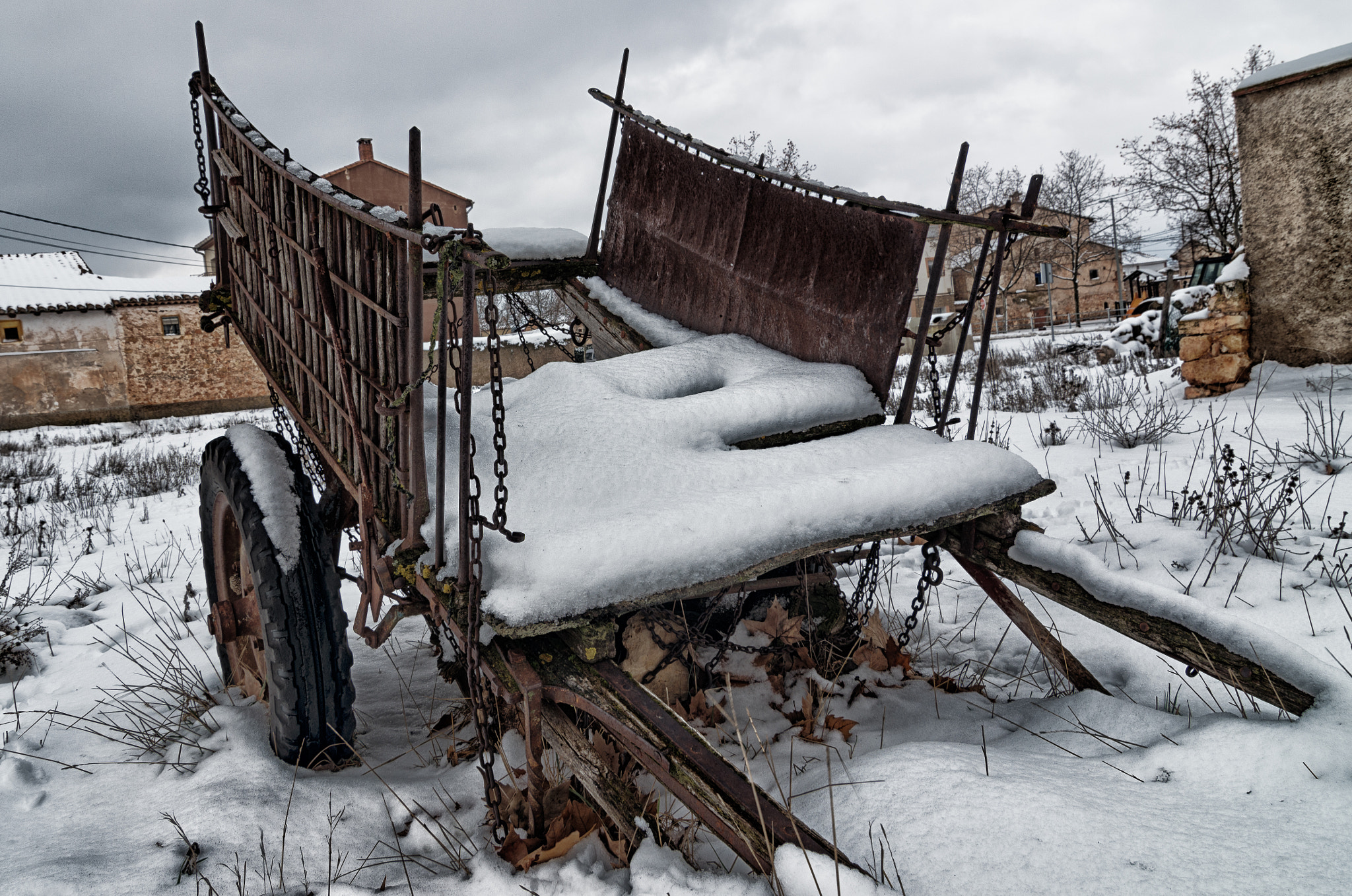 Pentax smc DA 12-24mm F4.0 ED AL (IF) sample photo. Viejo carro abandonado photography