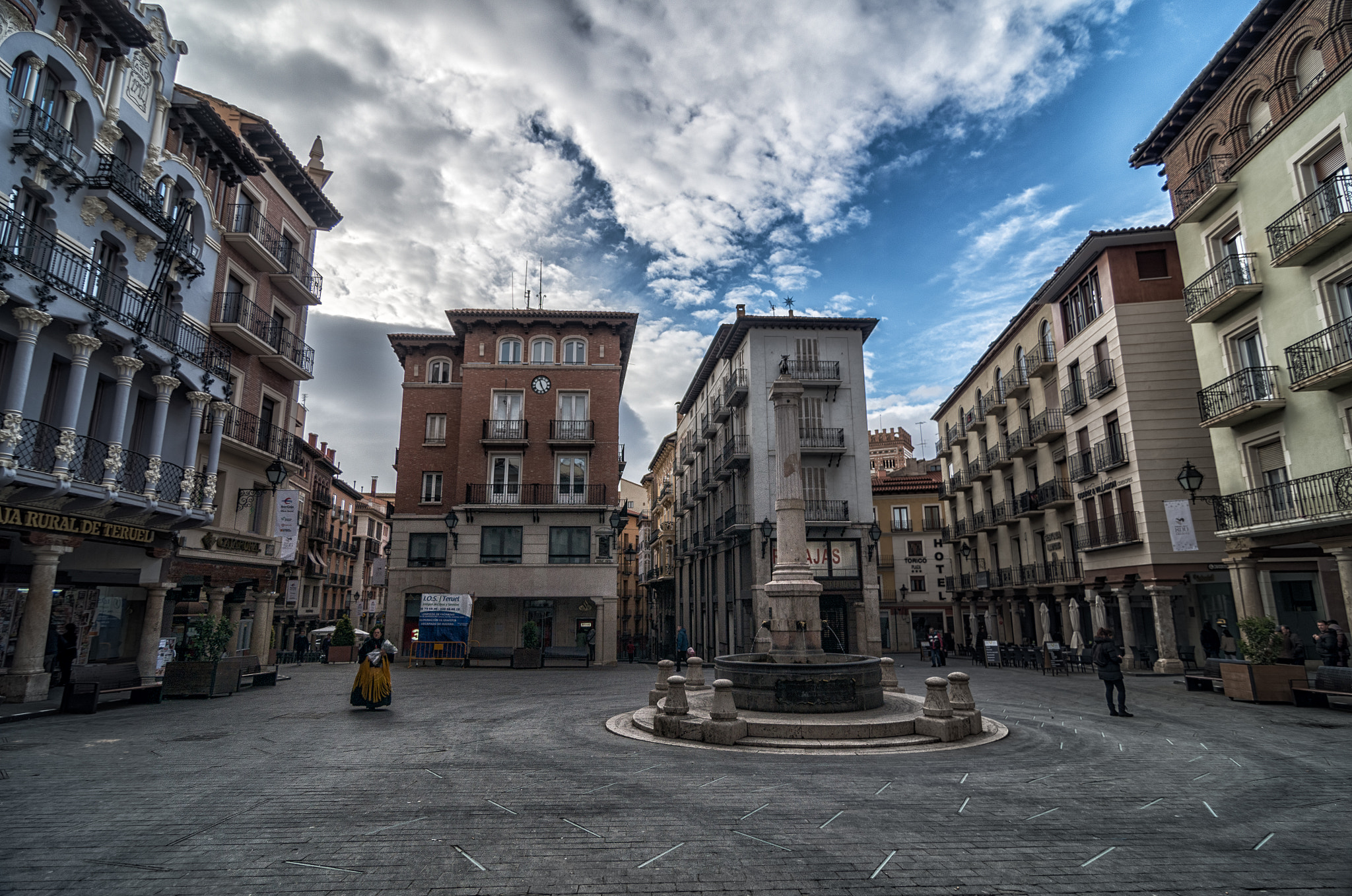 Pentax K-5 IIs sample photo. Plaza del torico photography