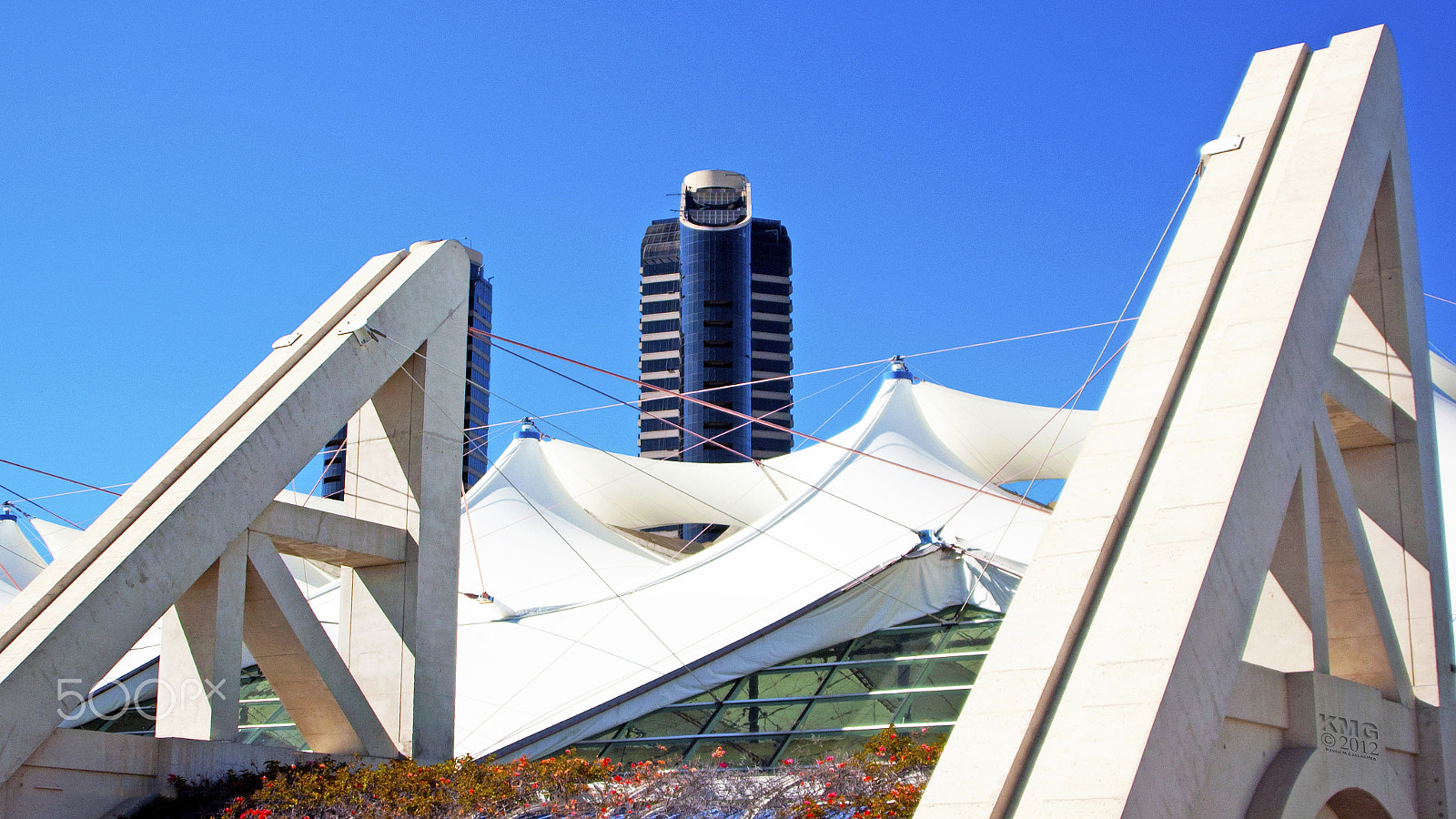 Nikon D70s sample photo. Is that building smiling o photography