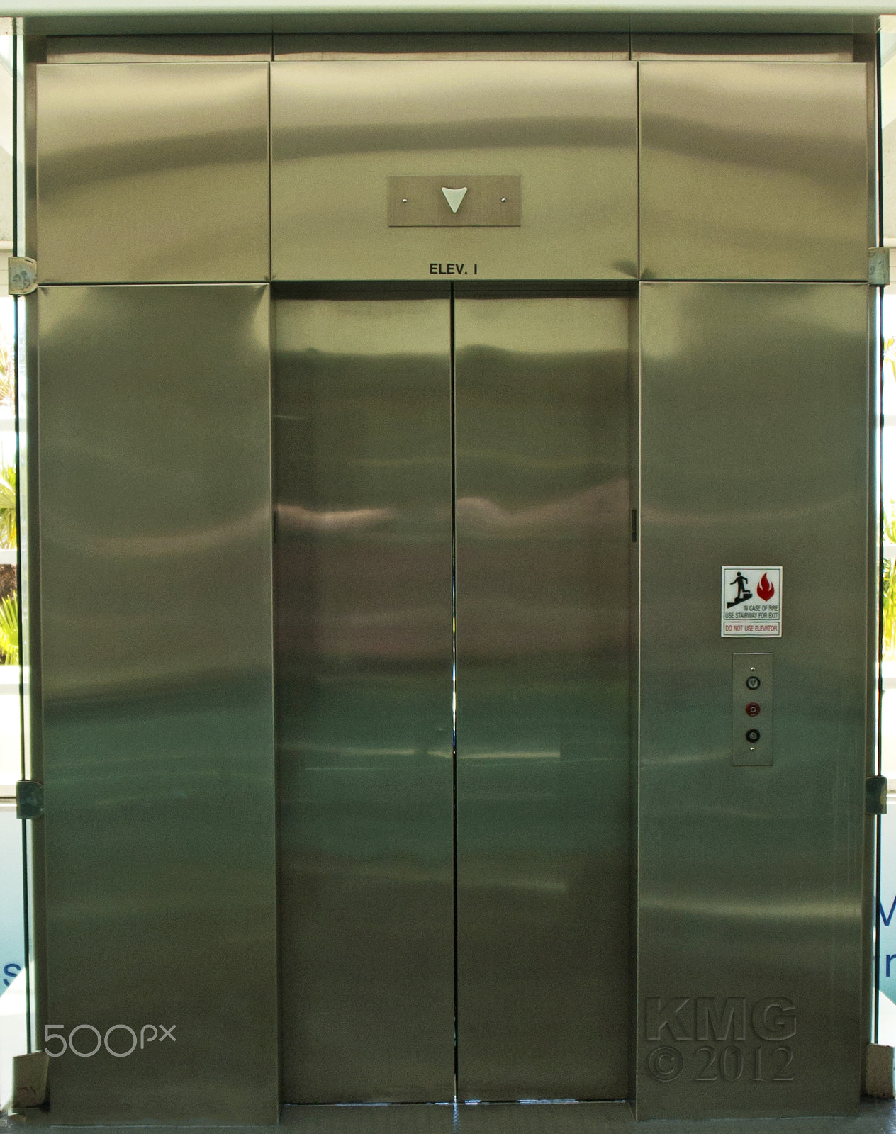 Nikon D70s sample photo. Shiny elevator o photography