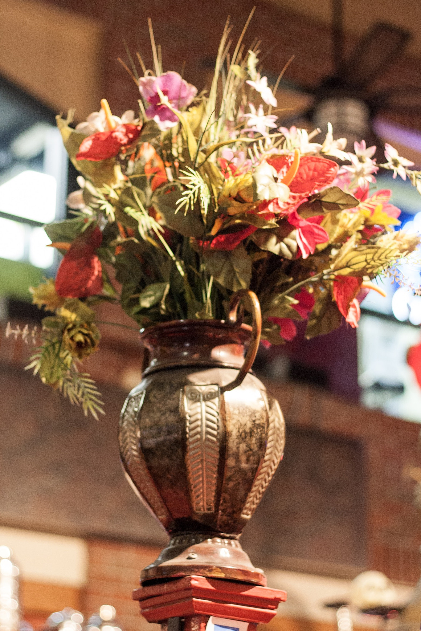 Canon EOS 40D + Canon EF 50mm F1.8 II sample photo. Street photography, flowers vase photography