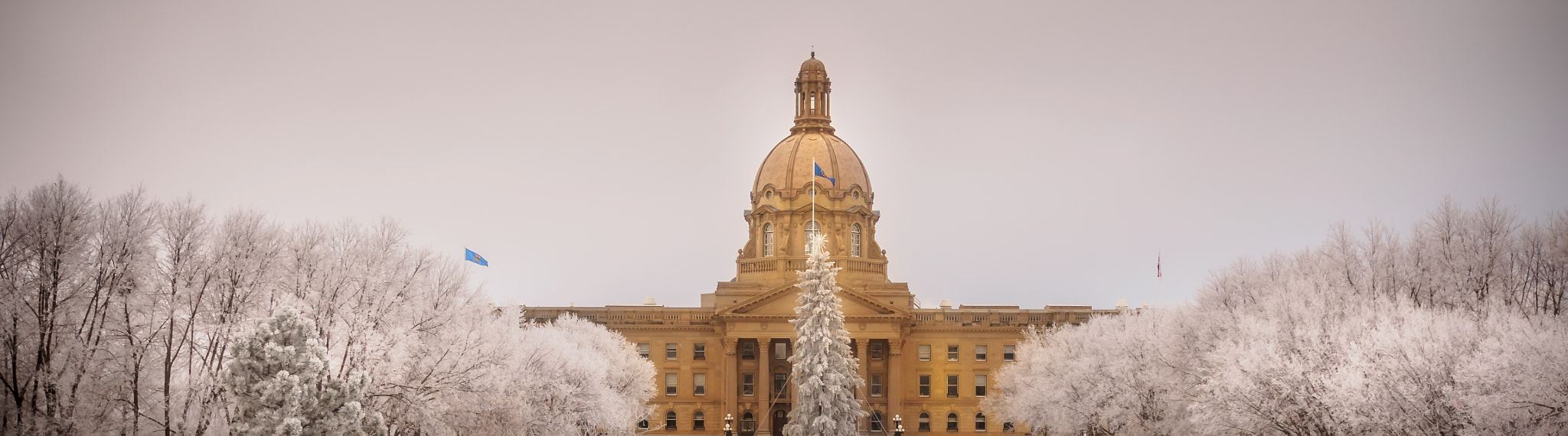 Olympus OM-D E-M5 + OLYMPUS M.9-18mm F4.0-5.6 sample photo. Alberta legislature photography