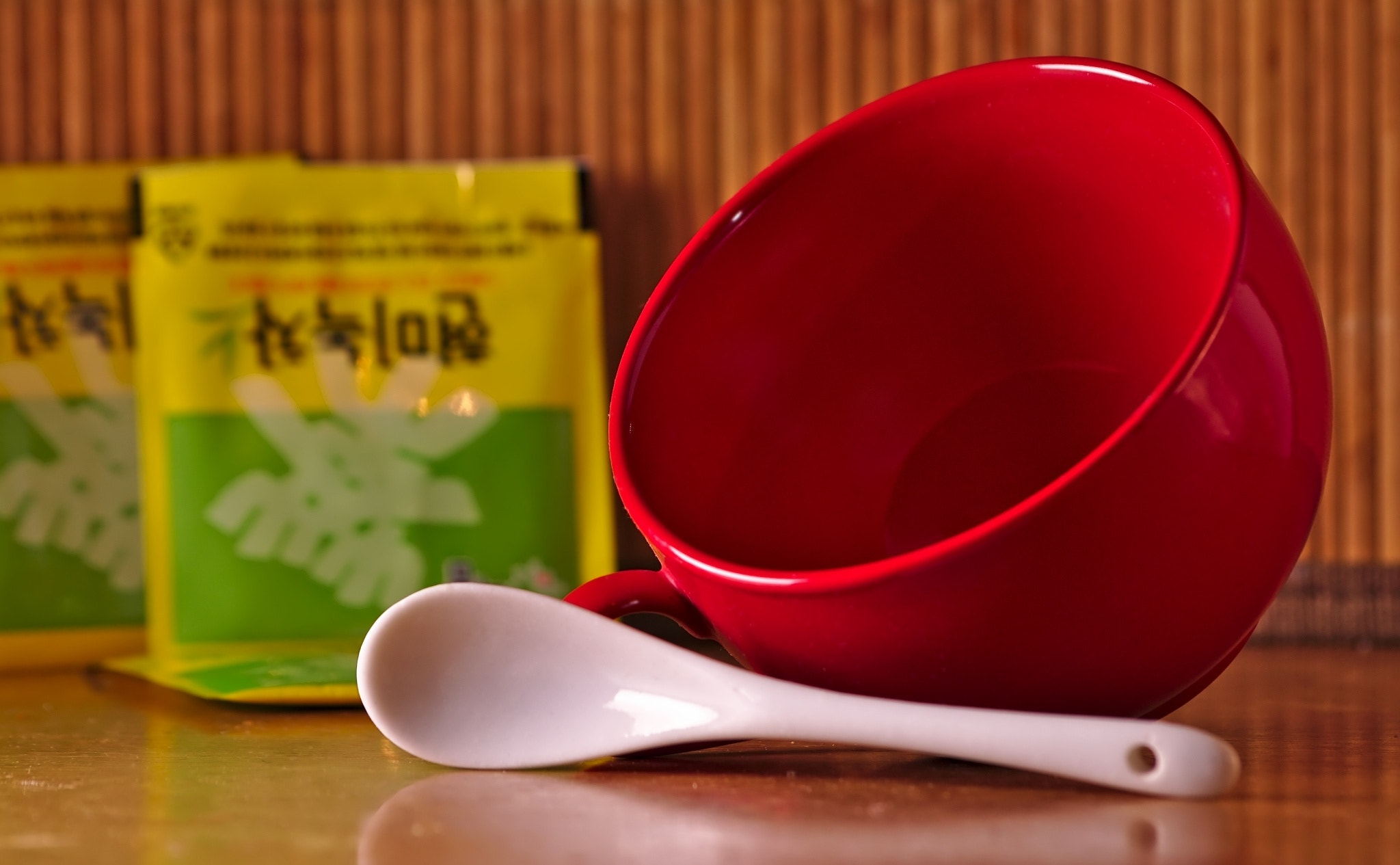 Sigma 70-300mm F4-5.6 APO DG Macro sample photo. Red cup and tea bags photography