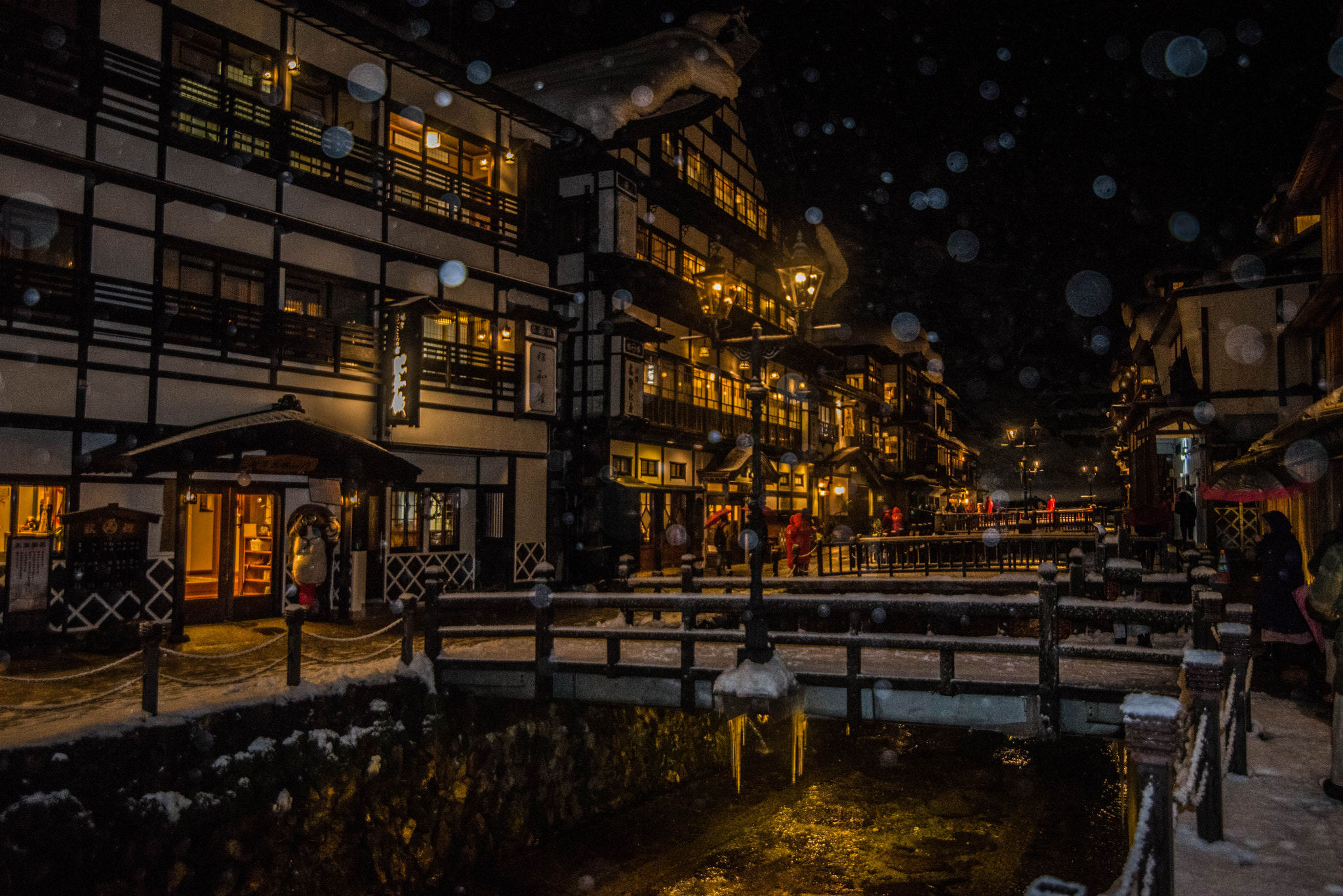 Nikon D750 + Tokina AT-X 16-28mm F2.8 Pro FX sample photo. Snow flying in ginzan hot spring photography