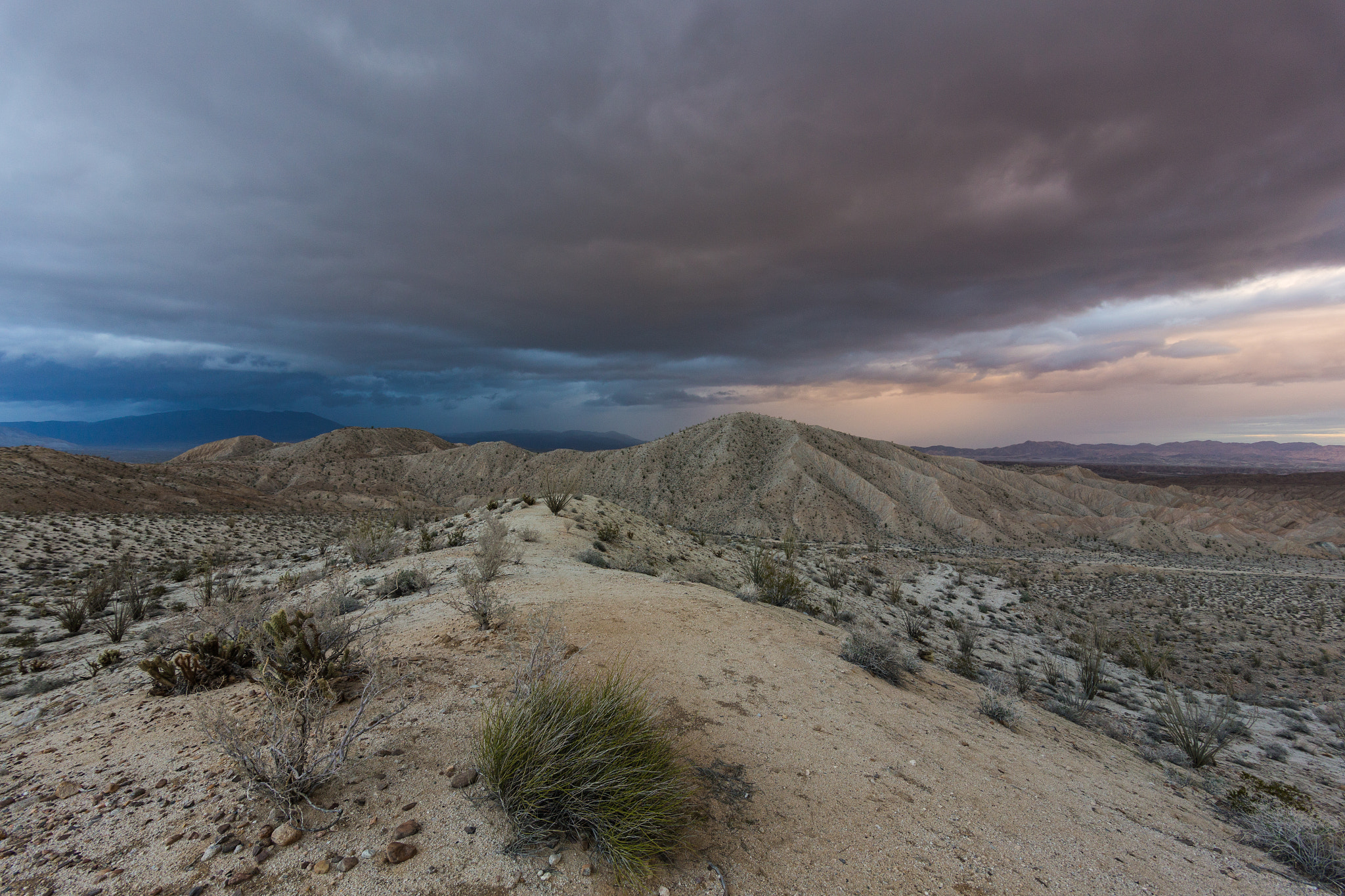Canon EF-S 17-85mm F4-5.6 IS USM sample photo. Storm brewing. carrizo badlands overlook. photography