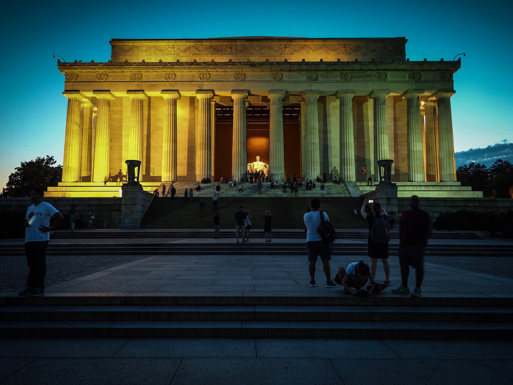 Olympus OM-D E-M5 II + Olympus M.Zuiko Digital ED 7-14mm F2.8 PRO sample photo. The lincoln memorial photography
