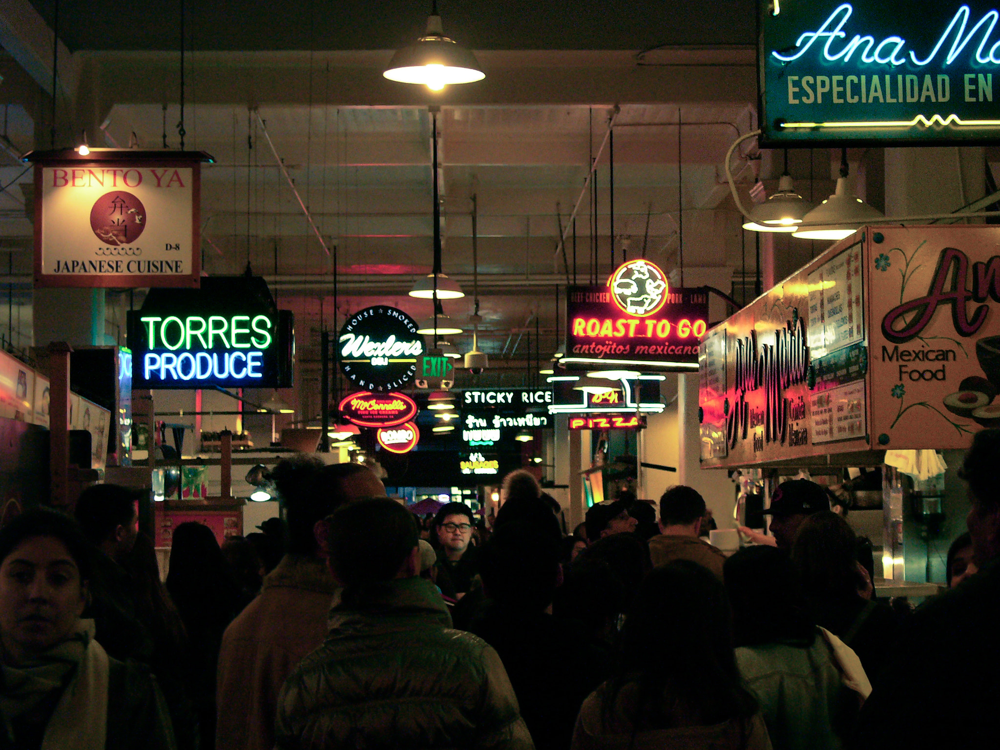 Leica DIGILUX 2 sample photo. A sea of cultures photography