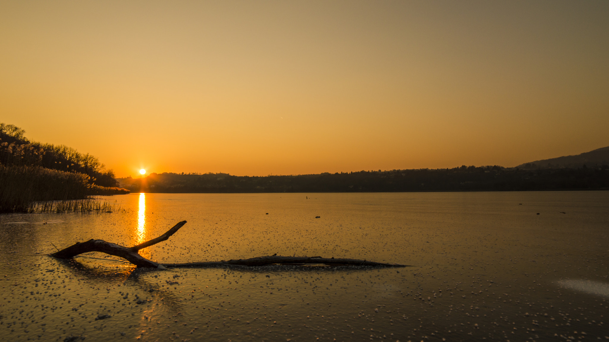 Samyang 14mm F2.8 ED AS IF UMC sample photo. Sunset on iced lake photography