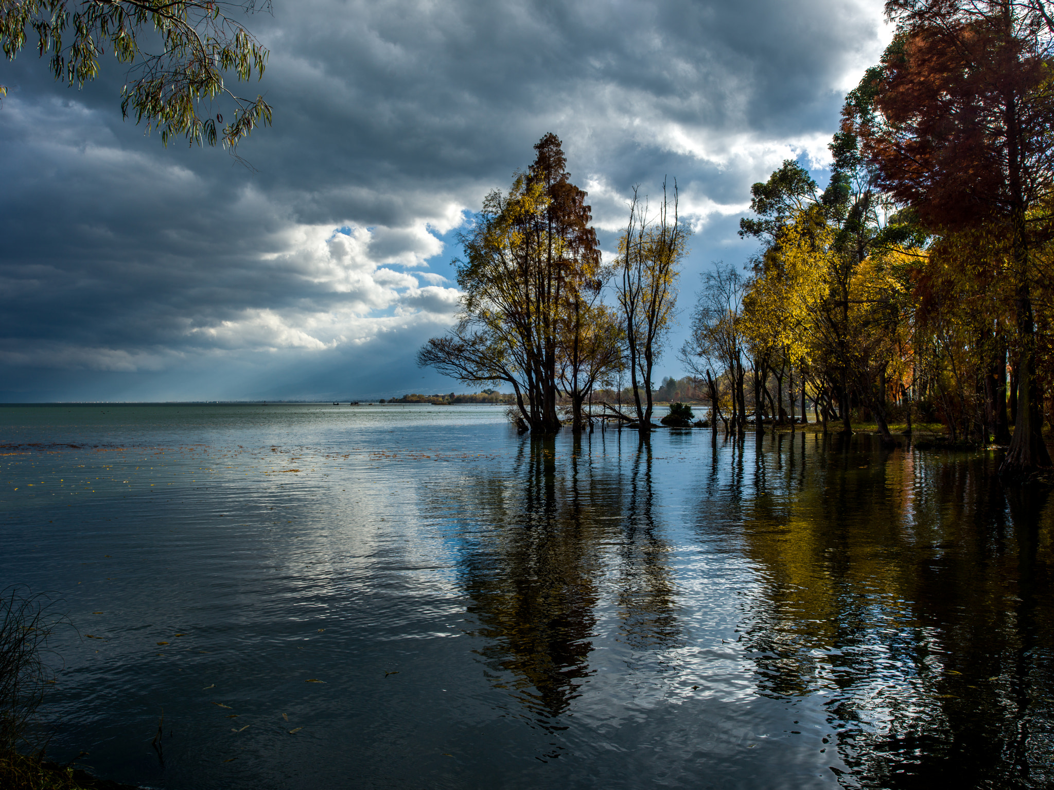 Hasselblad H5D + HCD 35-90 sample photo. Sunset at the erhai lake photography