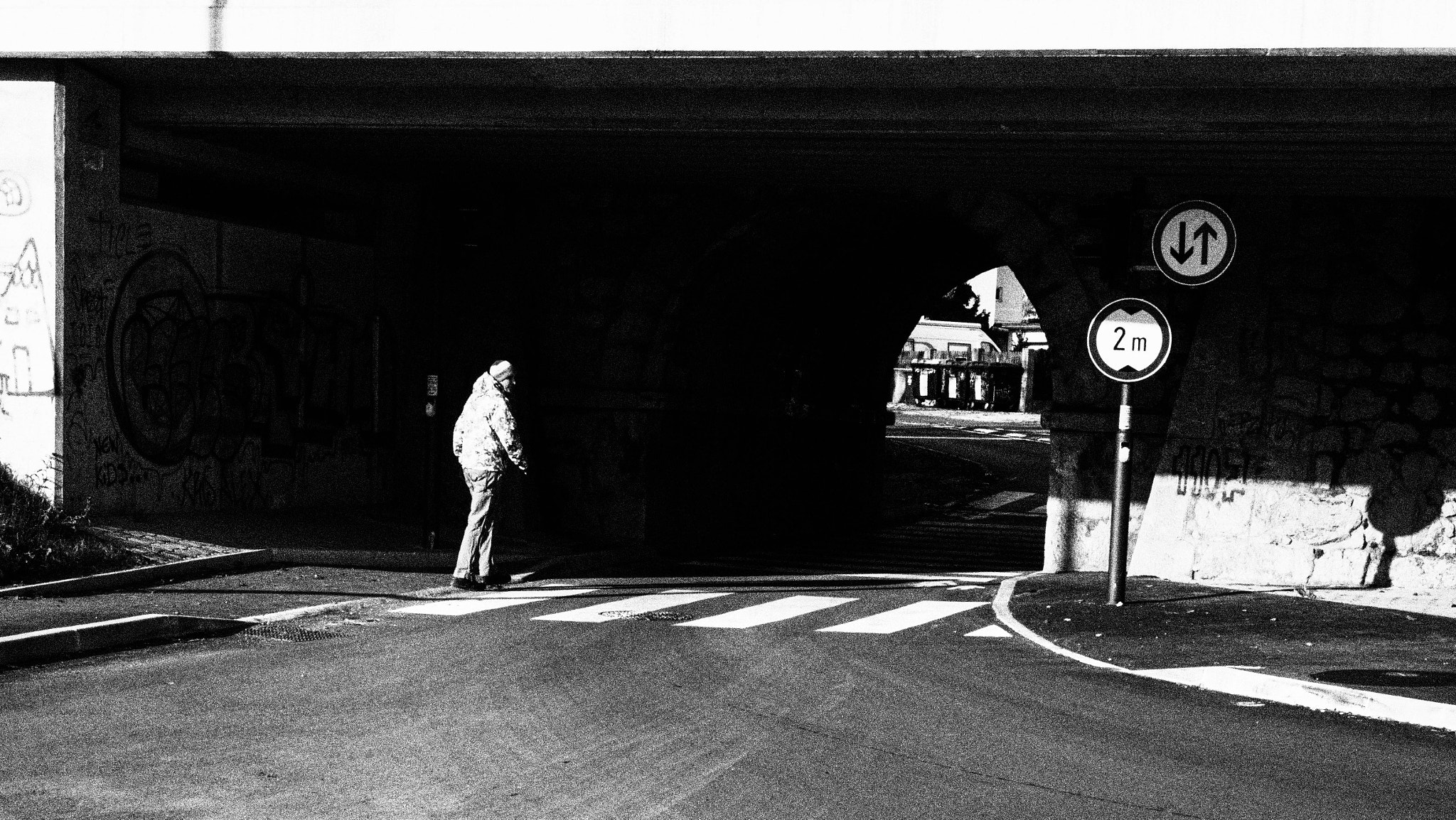 Olympus PEN-F sample photo. Shadow-light photography