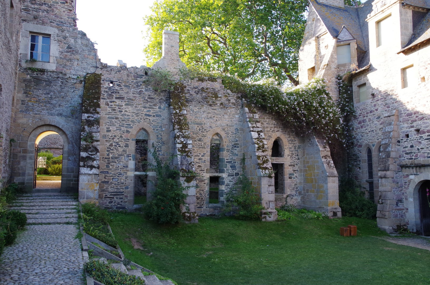 Pentax K-50 sample photo. Abbaye de beauport photography