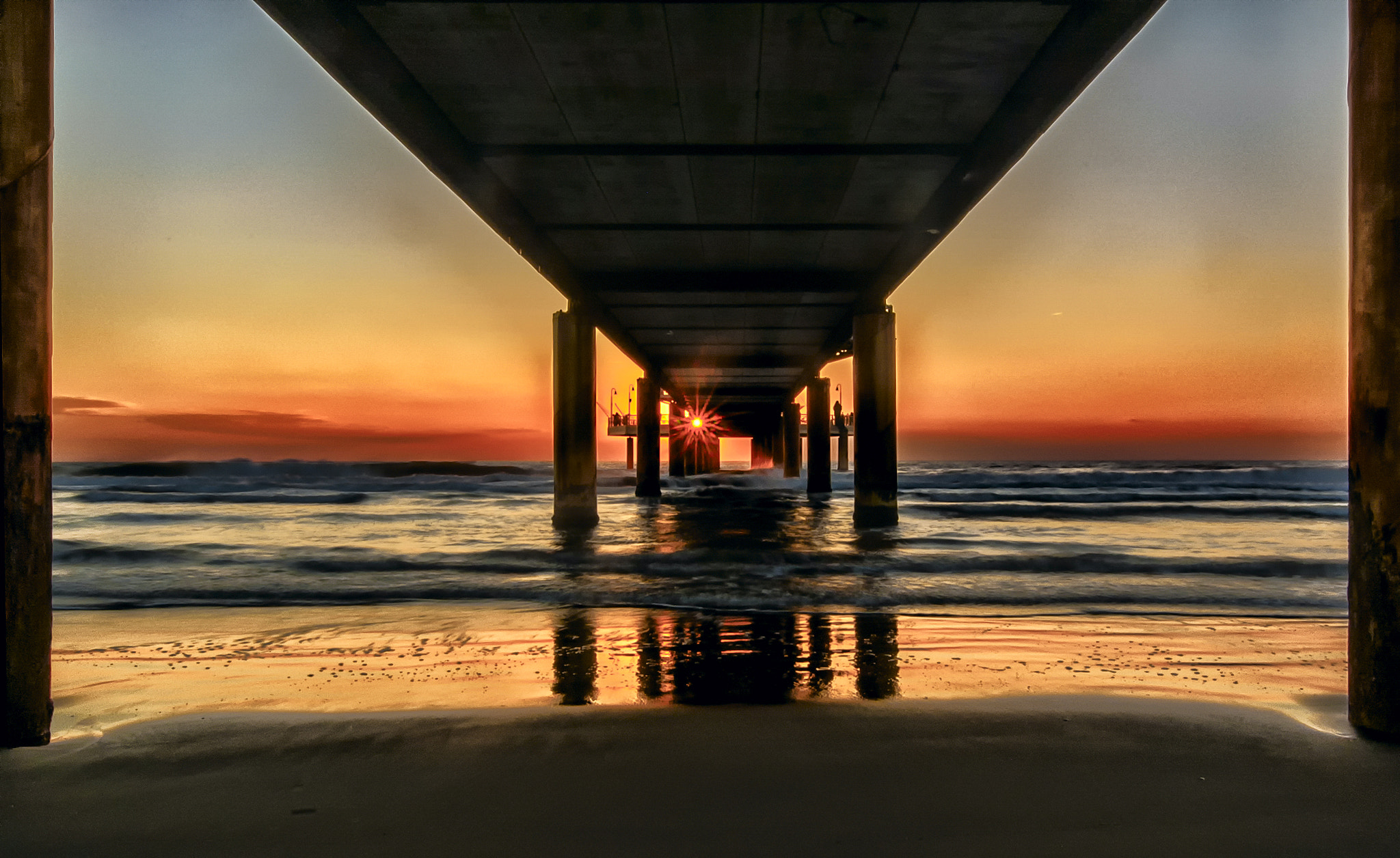 Nikon D50 + Sigma 10-20mm F3.5 EX DC HSM sample photo. Under the pier photography