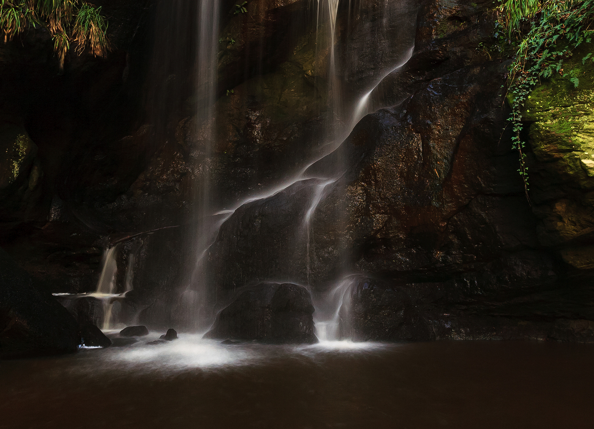 Canon EOS 5D sample photo. Roughtling linn waterfall. photography