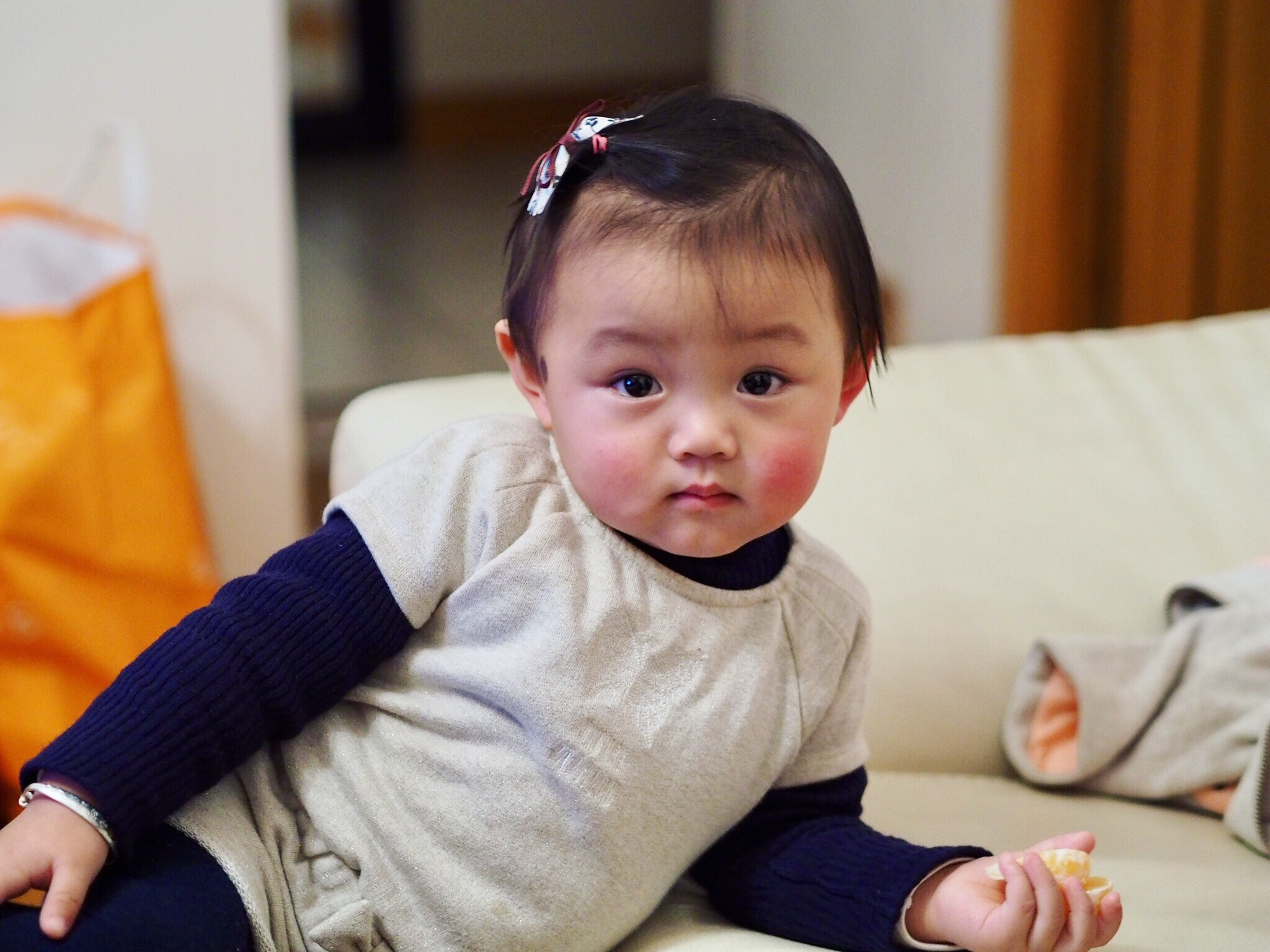 Olympus OM-D E-M10 II + Olympus M.Zuiko Digital 45mm F1.8 sample photo. Catching her look photography