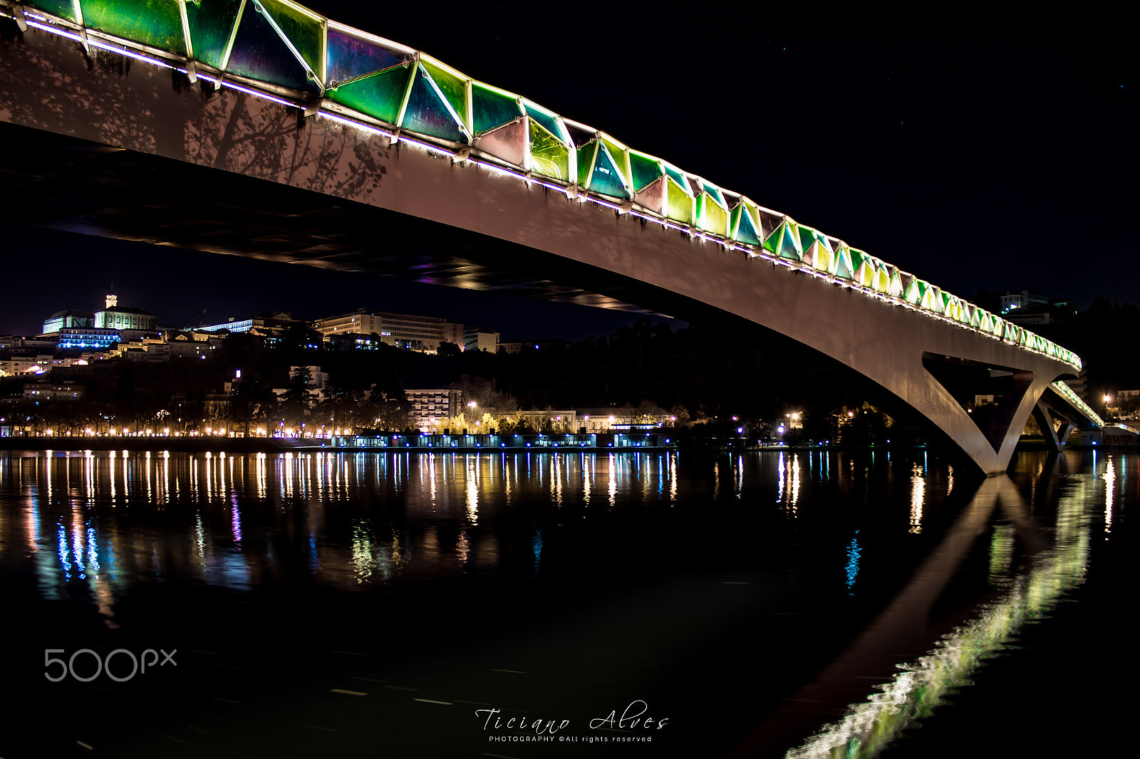 Canon EOS 70D + Canon EF-S 18-55mm F3.5-5.6 III sample photo. A look under the bridge photography