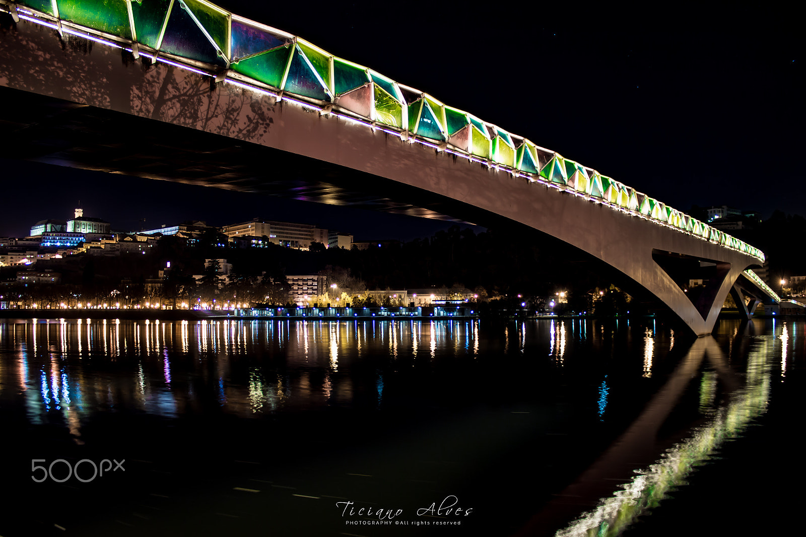 Canon EF-S 18-55mm F3.5-5.6 III sample photo. A look under the bridge photography