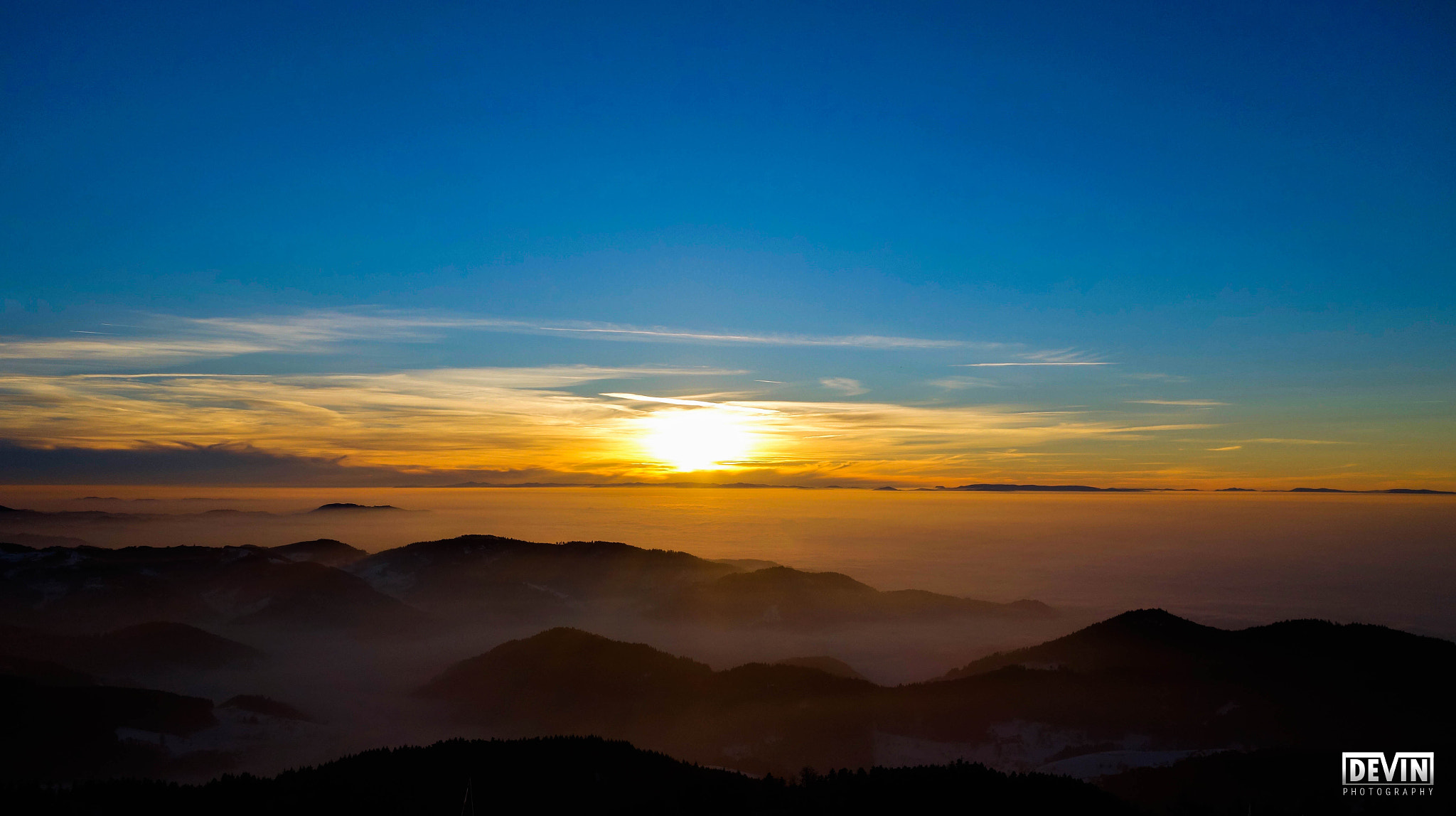 Sony 28-100mm F1.8-4.9 sample photo. Foggy mountains photography
