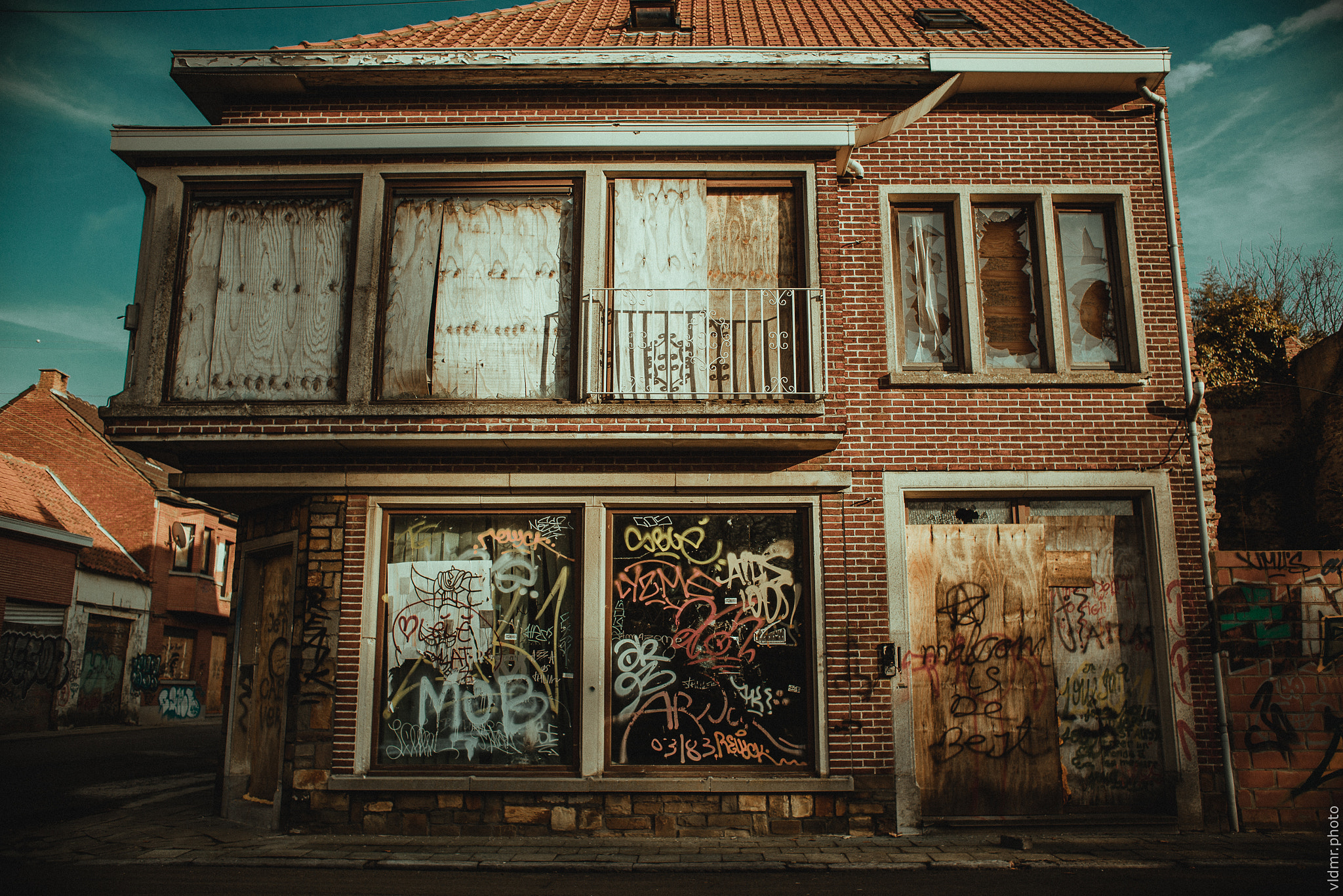 Canon EF 28mm F1.8 USM sample photo. Doel - the abandoned town photography