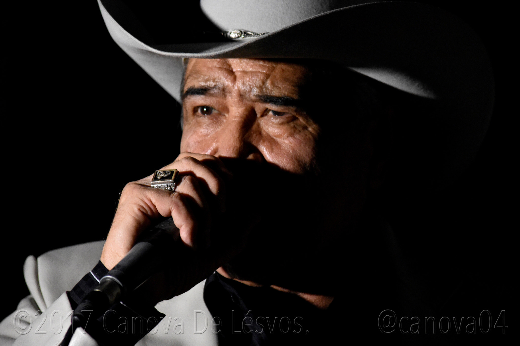 Nikon D3400 sample photo. The singer photography