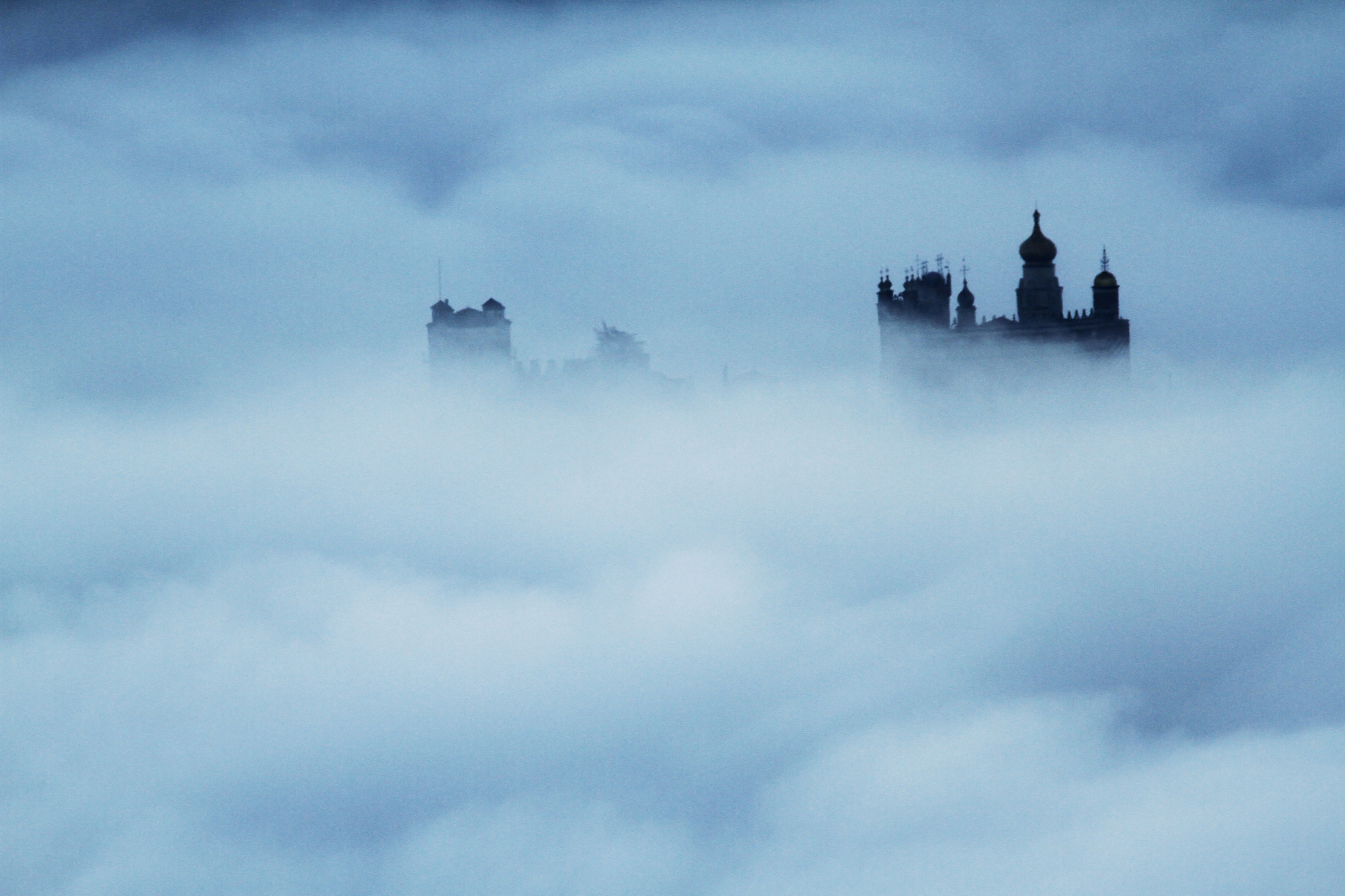 Canon EF 300mm f/4L + 1.4x sample photo. Castle in the clouds photography