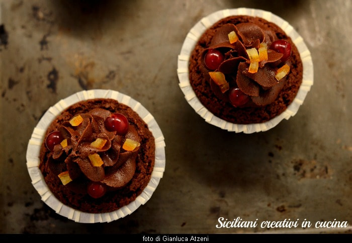 Nikon D3200 + Nikon AF-S Nikkor 50mm F1.4G sample photo. Orange and chocolate cupcakes photography