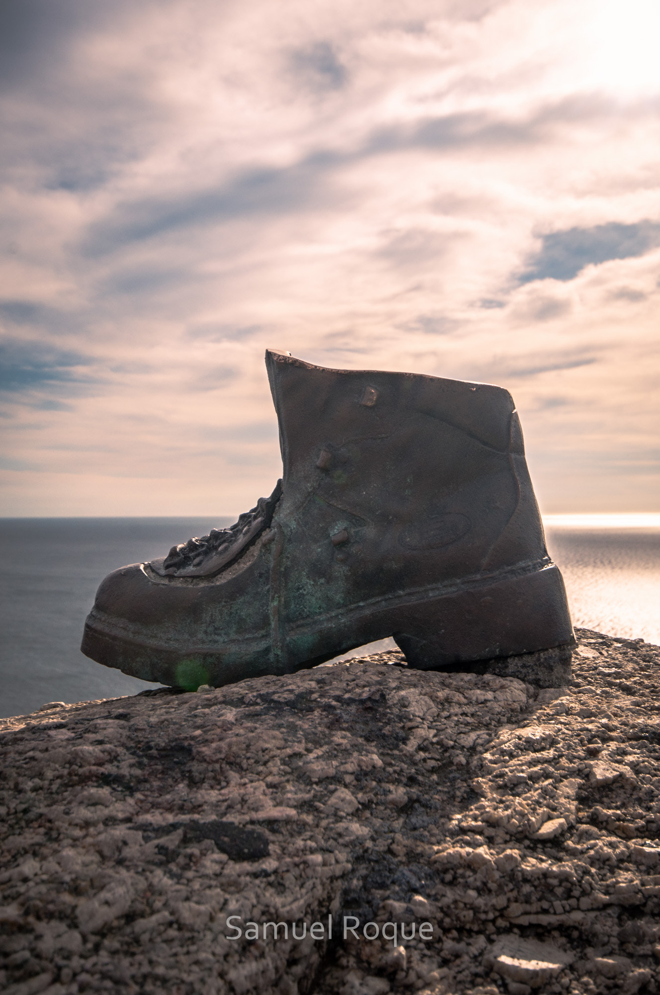 Sigma 10-20mm F4-5.6 EX DC HSM sample photo. Finisterre - bota del peregrino photography