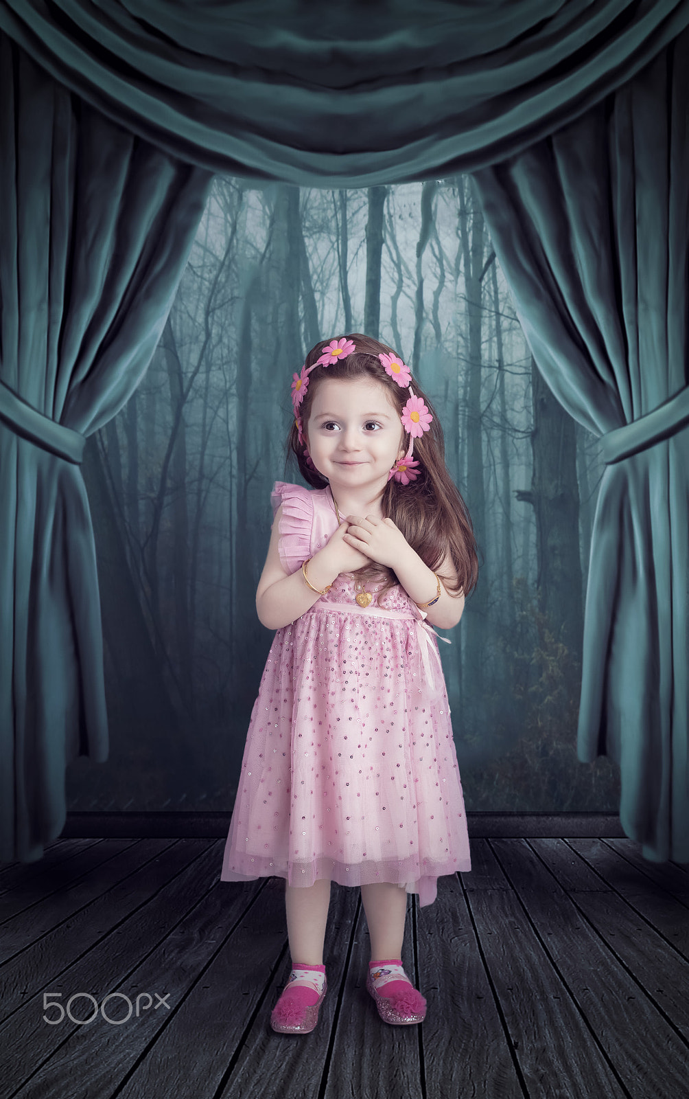 Canon EOS 5DS R sample photo. Small girl with forest photography