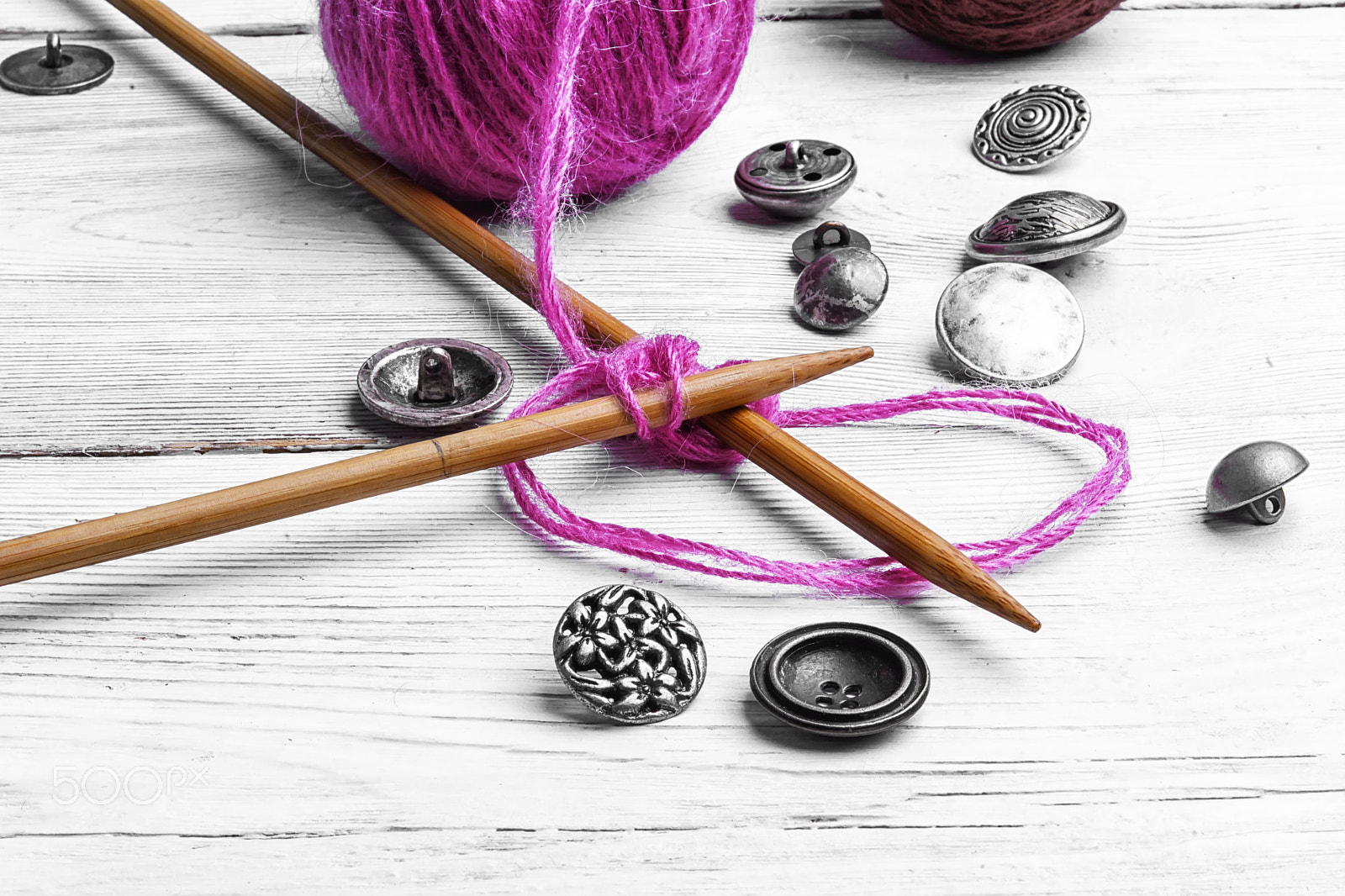 Nikon AF-S Micro-Nikkor 60mm F2.8G ED sample photo. Close-up knitting needles photography