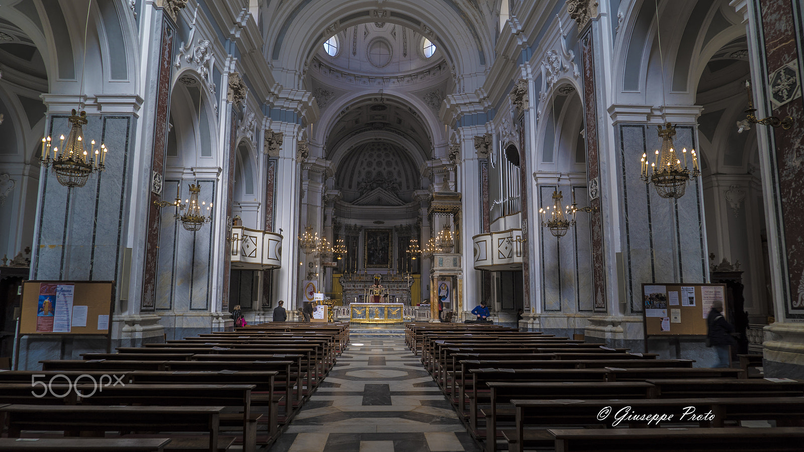 Sony a7S II + Sony FE 24-240mm F3.5-6.3 OSS sample photo. L'interno della basilica photography