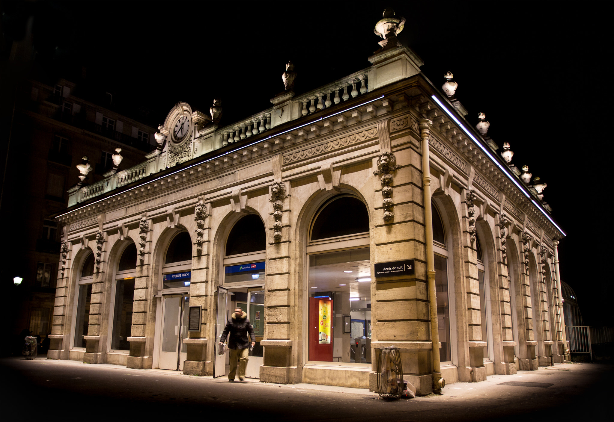 Canon EF 16-35mm F2.8L II USM sample photo. Avenue foch station photography