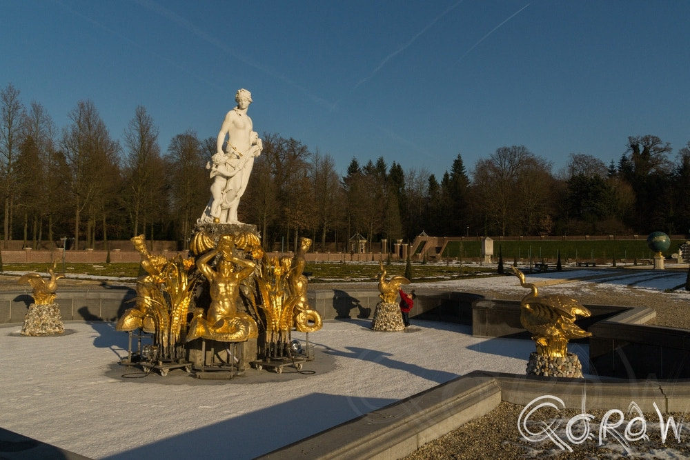 Sony SLT-A58 sample photo. Fontein in de winter photography