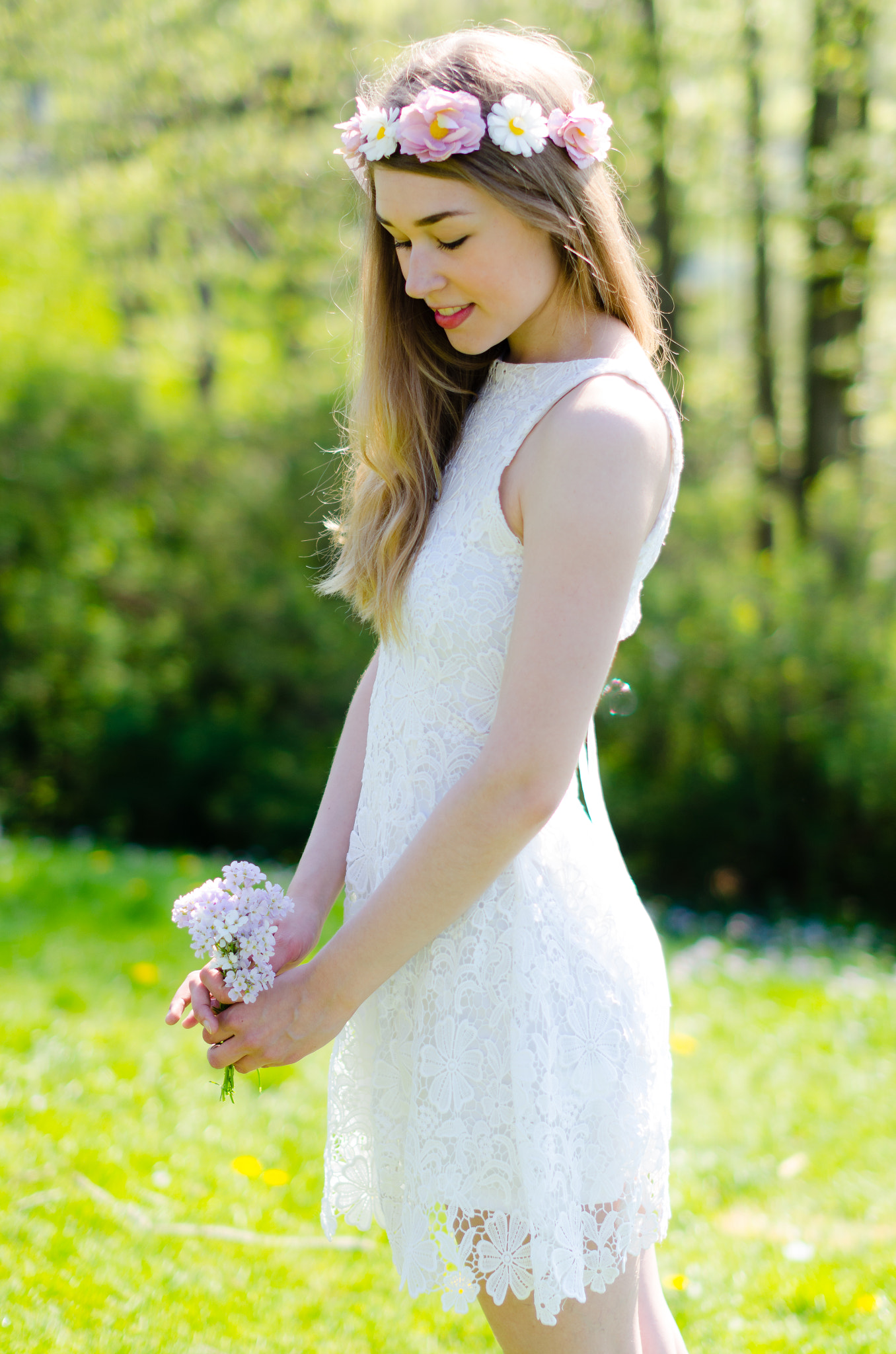 Sigma 50mm F1.4 EX DG HSM sample photo. Beautiful girl in white dress in the park photography