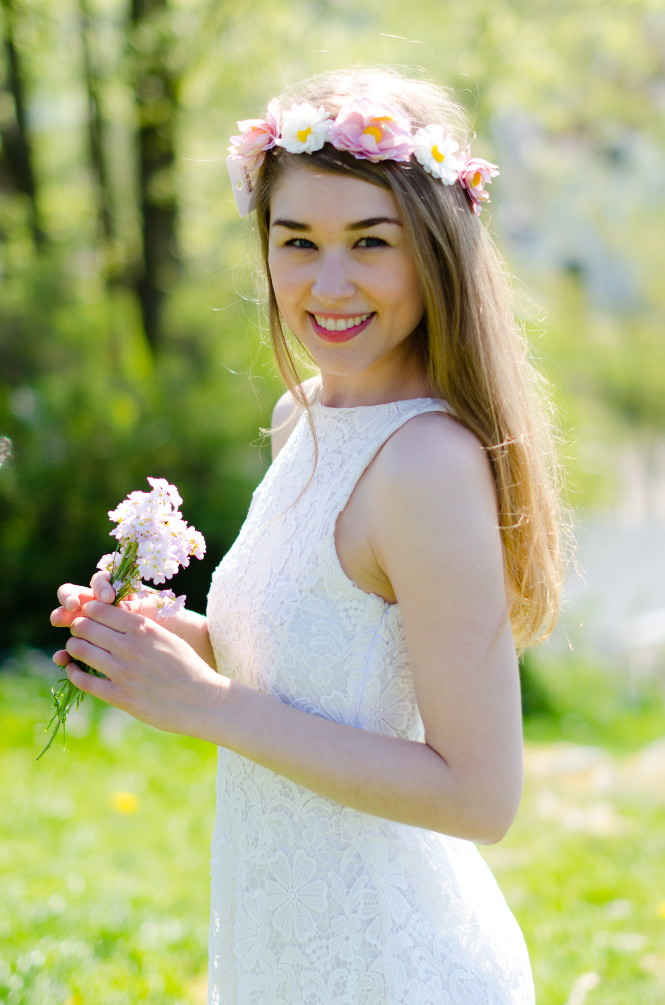 Nikon D7000 + Sigma 50mm F1.4 EX DG HSM sample photo. Beautiful girl in white dress in the park photography