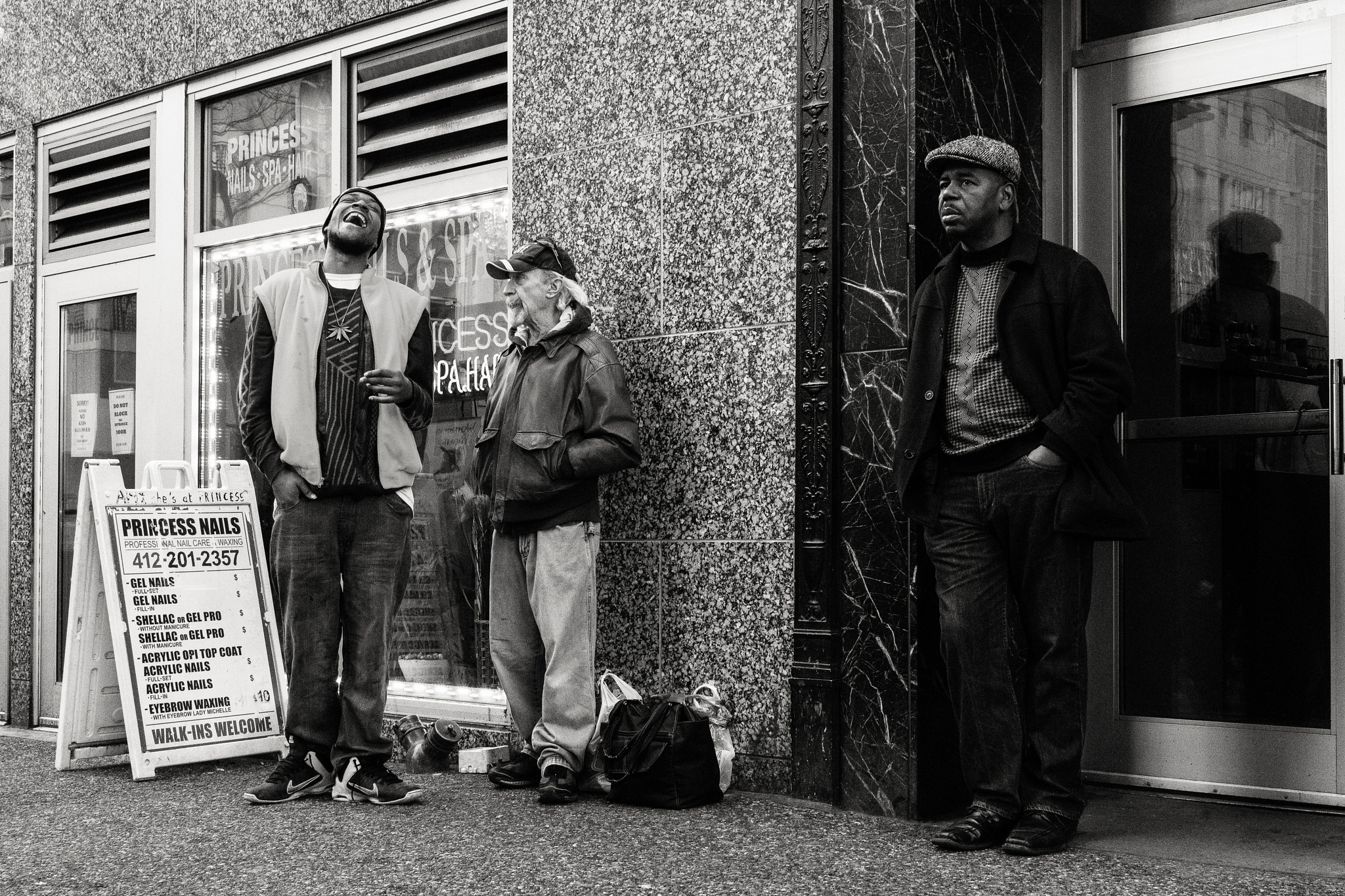 Sony FE 28mm F2 sample photo. On fifth avenue 3, downtown, pittsburgh photography