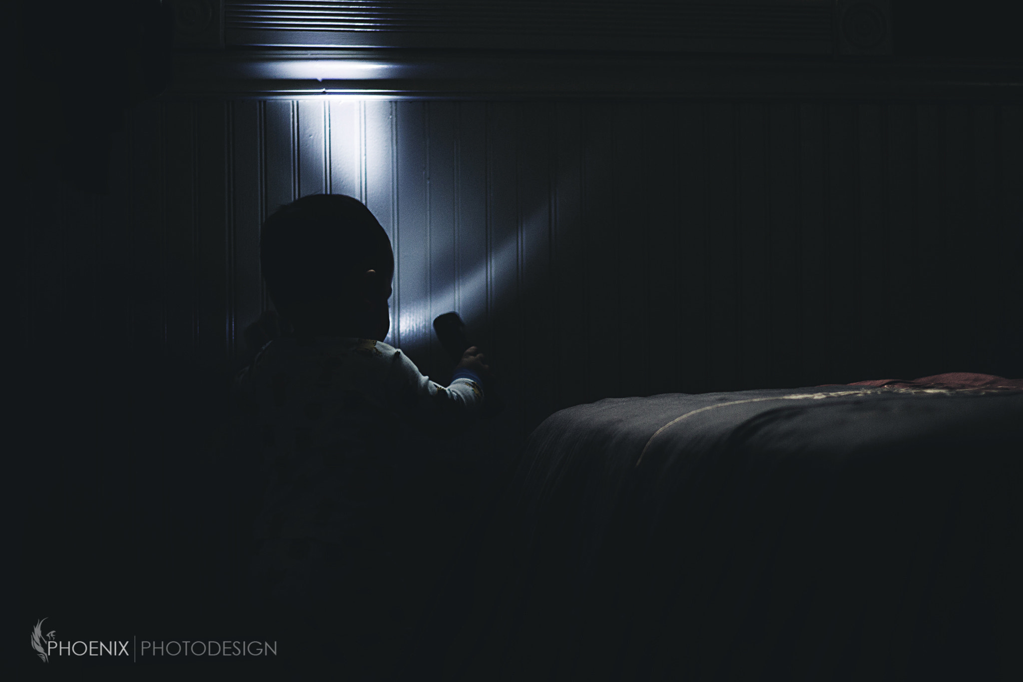 Canon EOS 100D (EOS Rebel SL1 / EOS Kiss X7) sample photo. Discovering flashlights photography